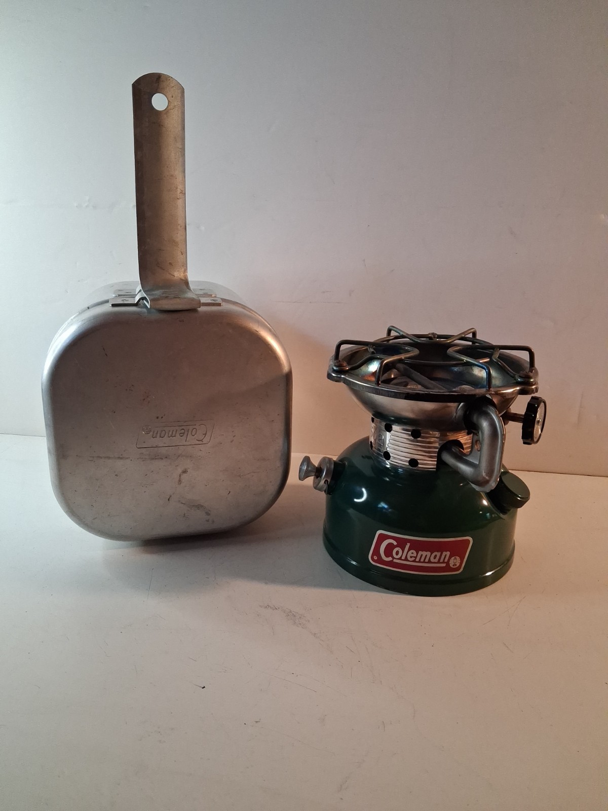 Vintage Coleman Sportster 502 Single Burner Camping Stove Dated 11/77 EUC