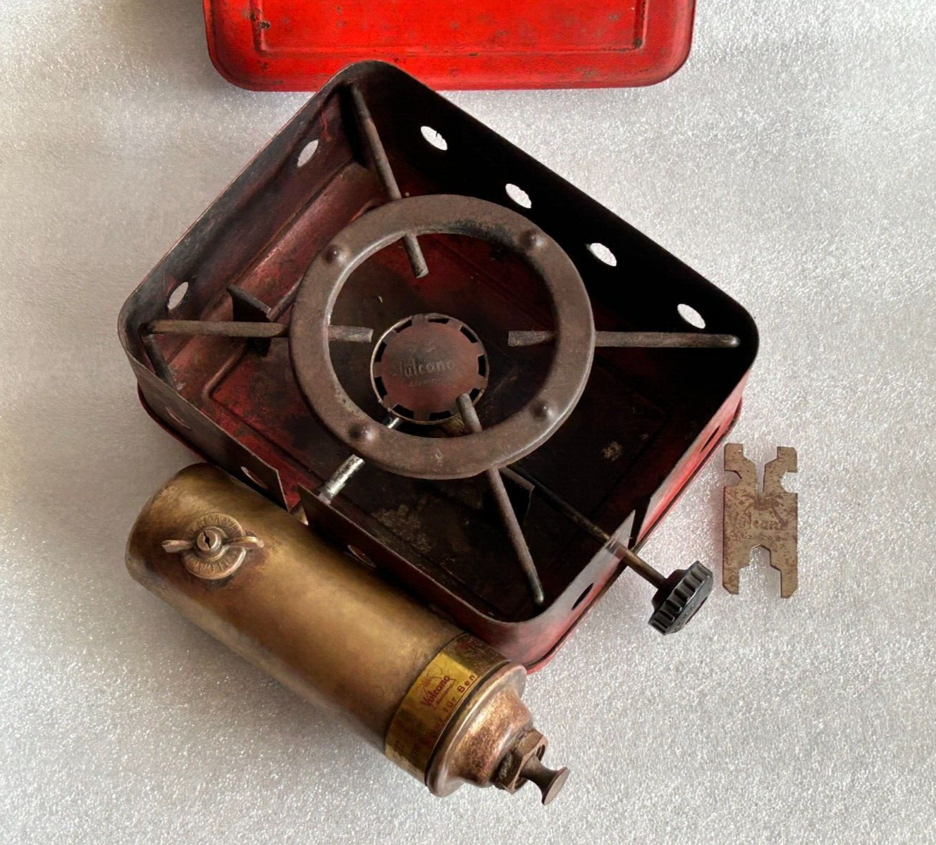 OLD VINTAGE VULCANO ALEMANIA BRASS KEROSENE CAMP STOVE WITH ORIGINAL TIN BOX