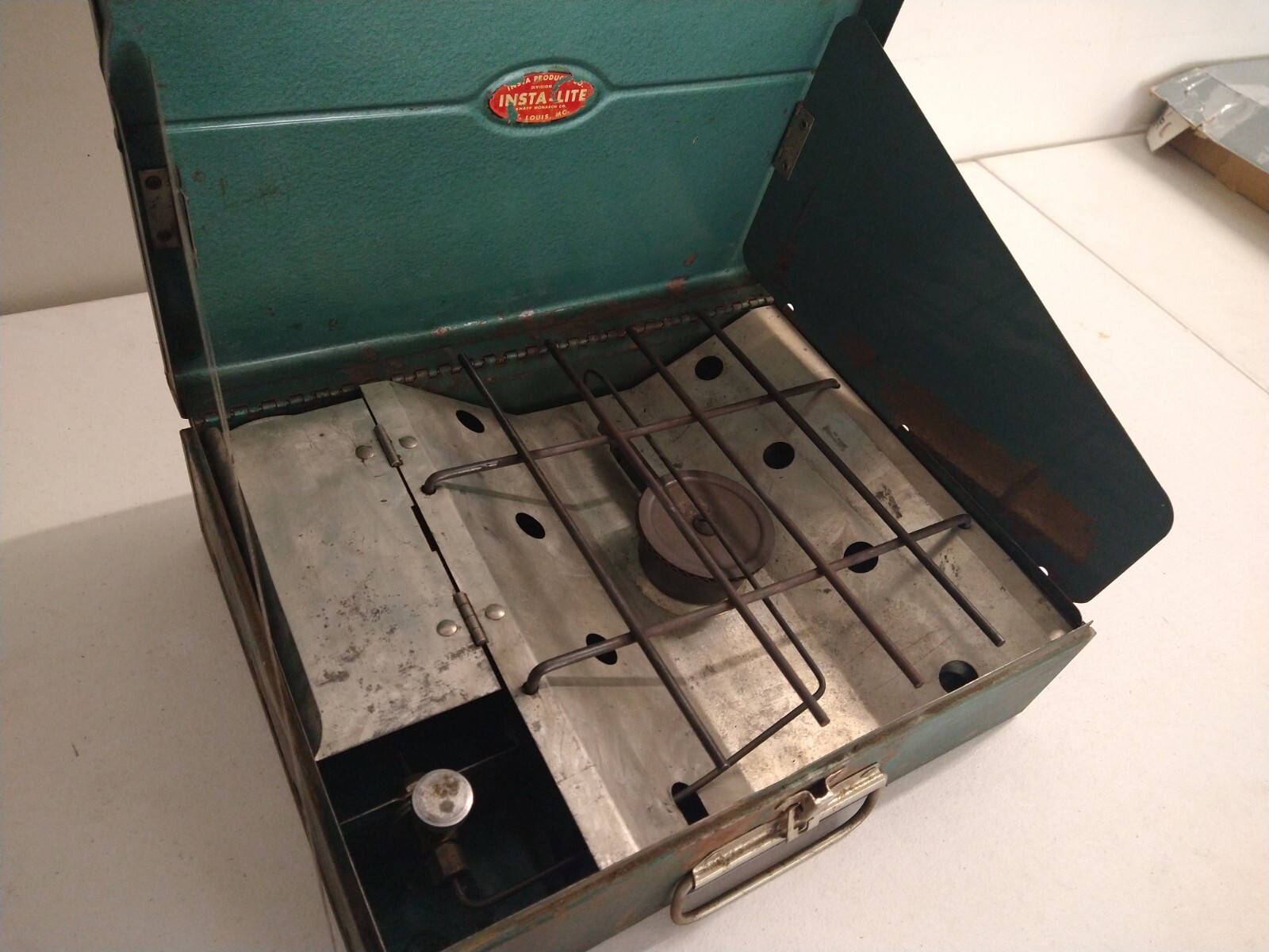 INSTA-LITE ONE BURNER PROPANE CAMP STOVE RARE VINTAGE CAMPING. Tested. Works.