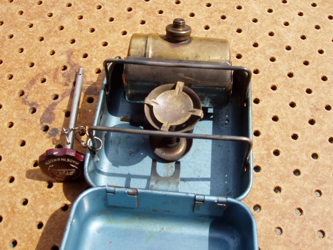 VINTAGE OPTIMUS 8R SINGLE BURNER BACKPACKING CAMP STOVE MADE in SWEDEN DECENT