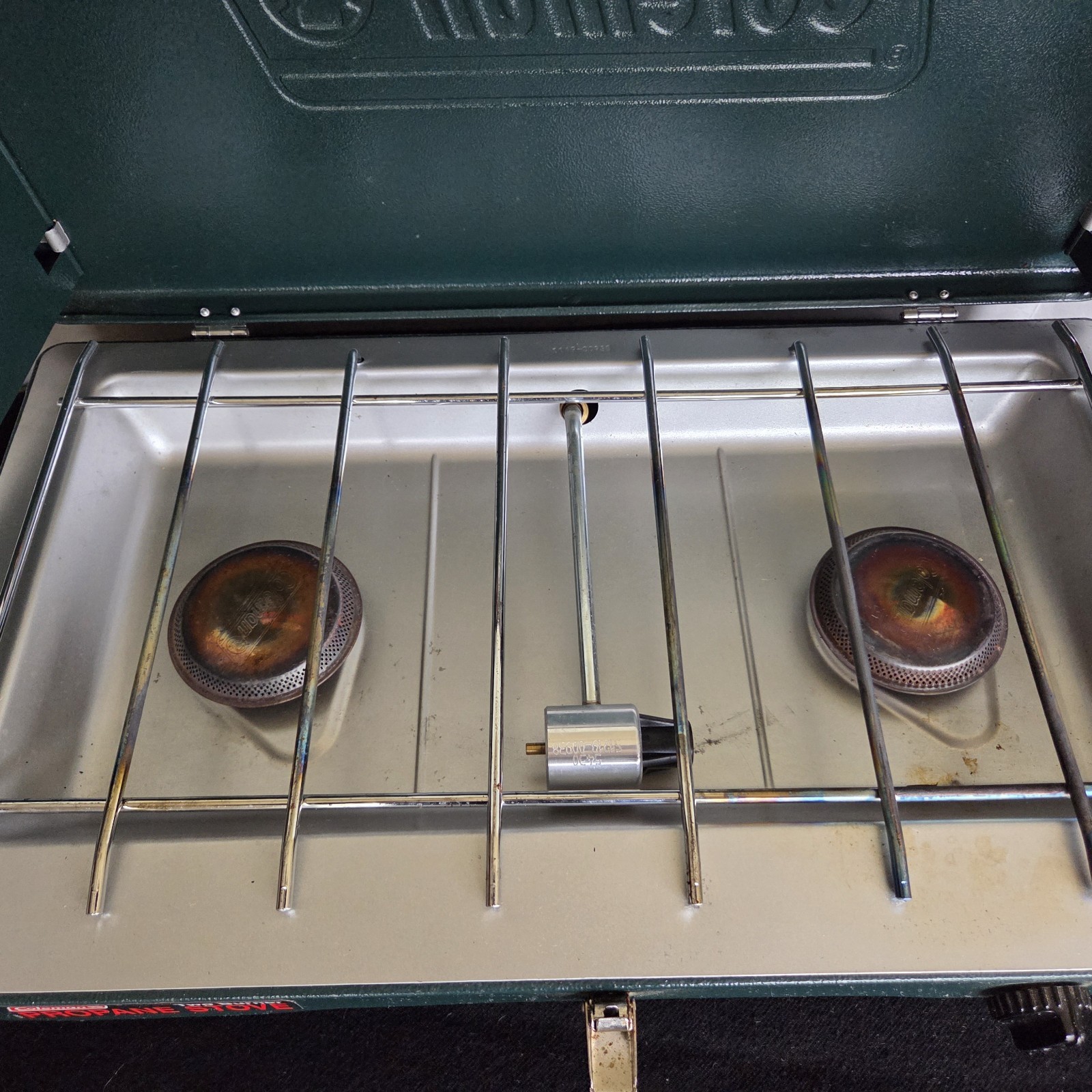 Coleman Two Burner Green Propane Camping Stove 5430E Series 10,000 BTU EUC