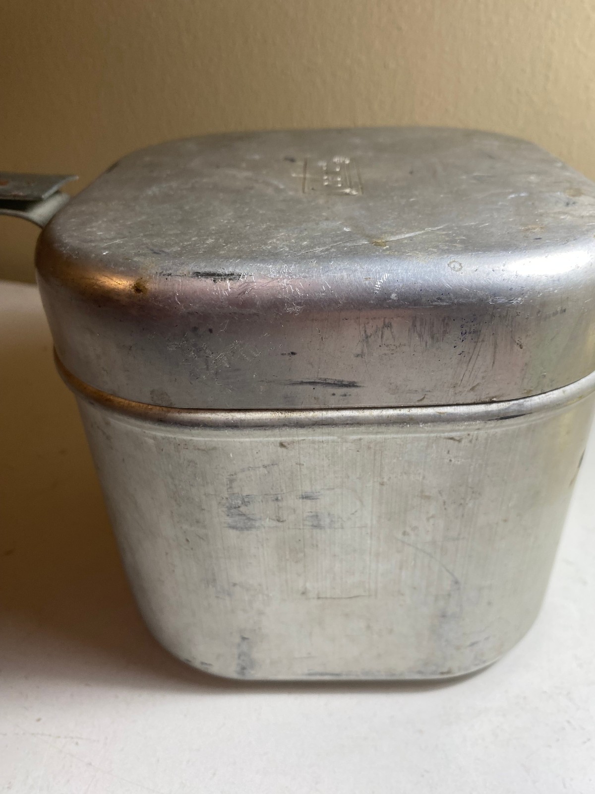 Vintage Coleman Camp Stove 502-700 Burner Metal Carrying Case Container 1976