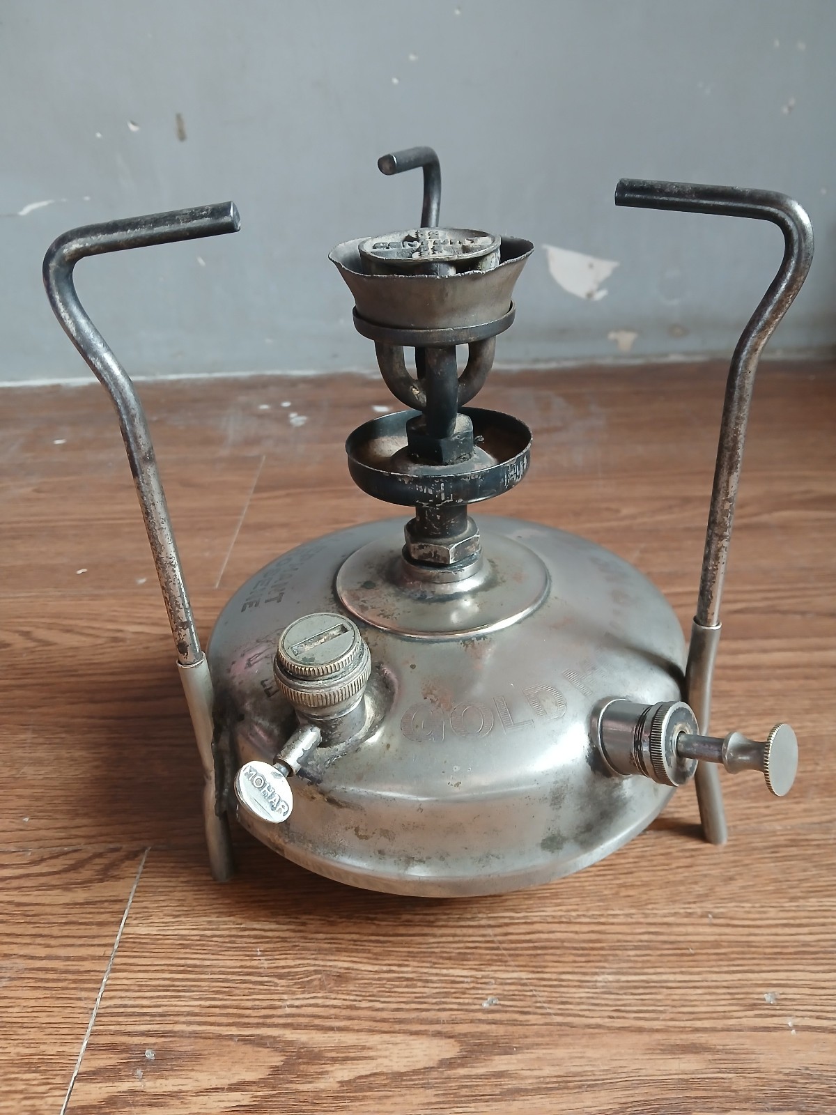 Rare vintage “ESSO” Gold mohar 1 F camping stove of 60’s made in India.