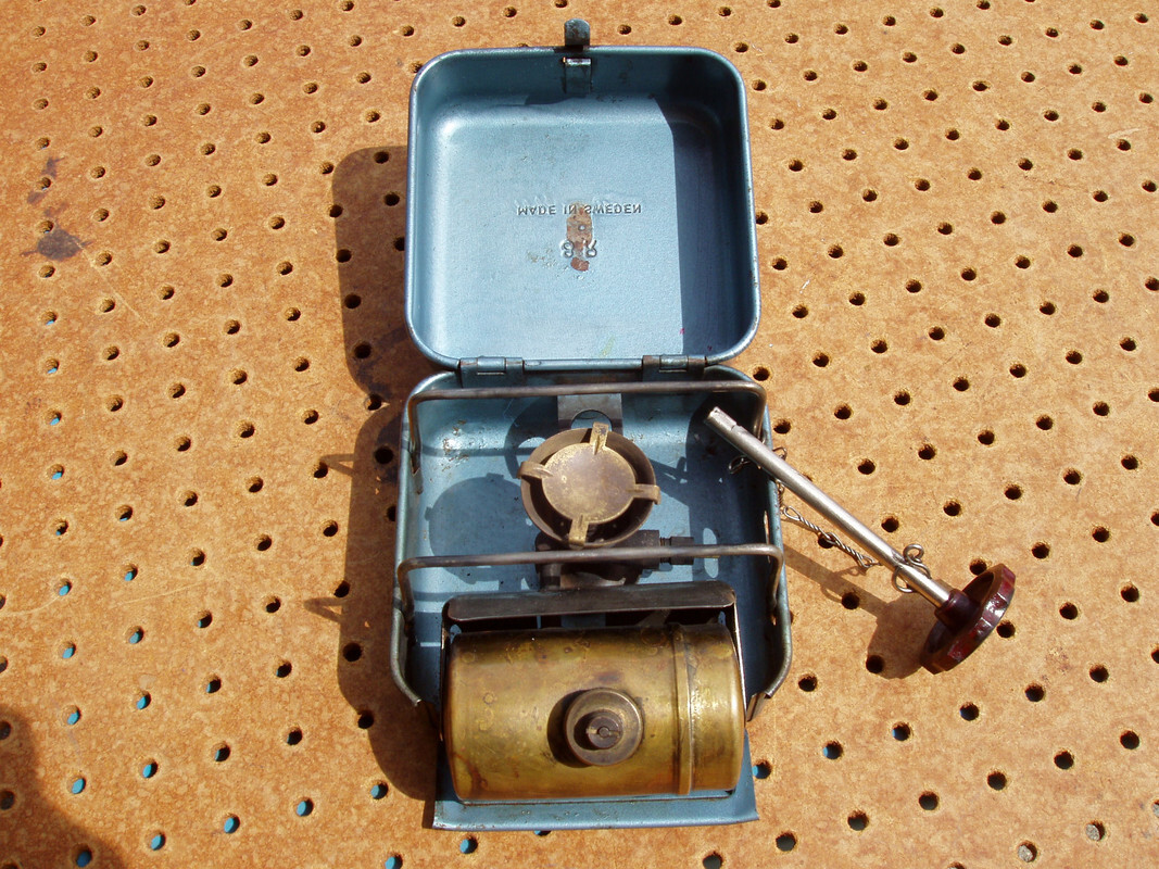 VINTAGE OPTIMUS 8R SINGLE BURNER BACKPACKING CAMP STOVE MADE in SWEDEN DECENT