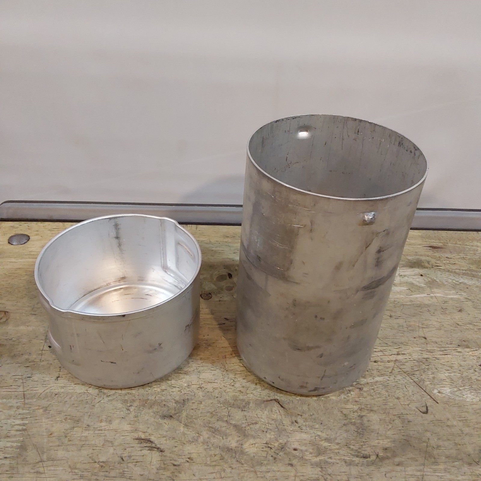 M1950 Stove Leyse – Case Pots Pans Canister – Dents Discoloration