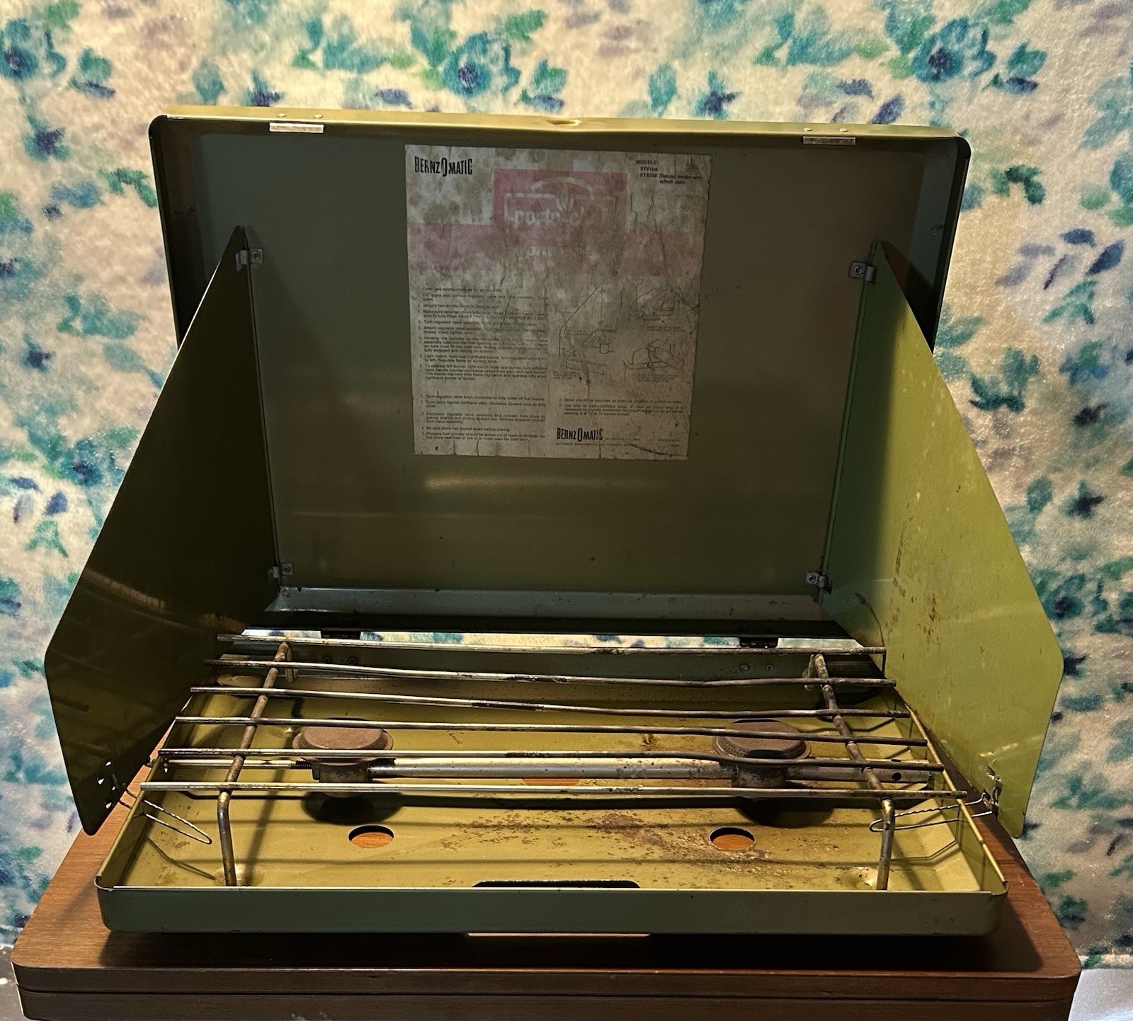 vintage BernzOmatic “Porta-Chef” two-burner propane camping stove