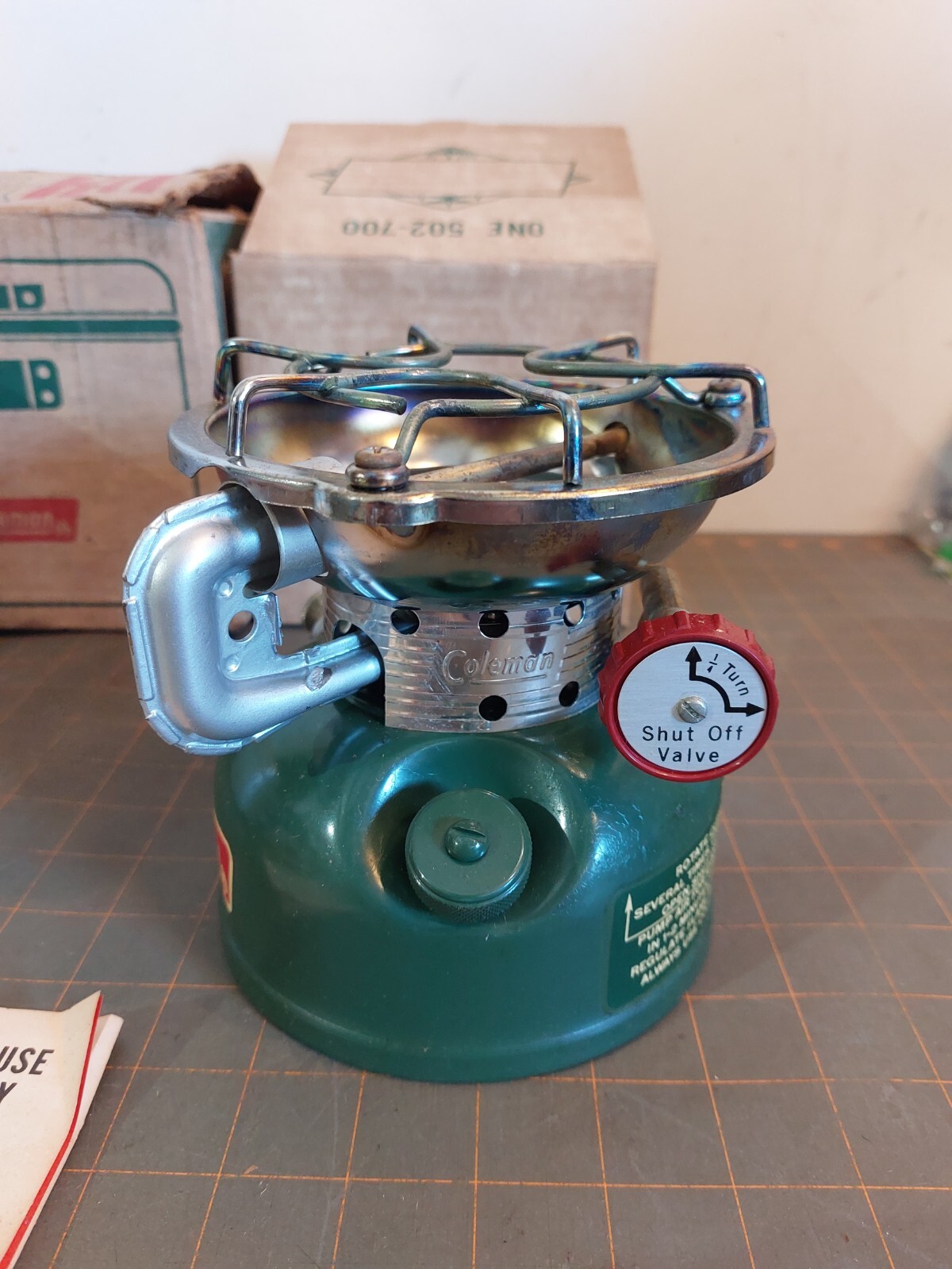COLEMAN 502-700 SINGLE BURNER CAMP STOVE 1970 w BOX 502-800 Kit