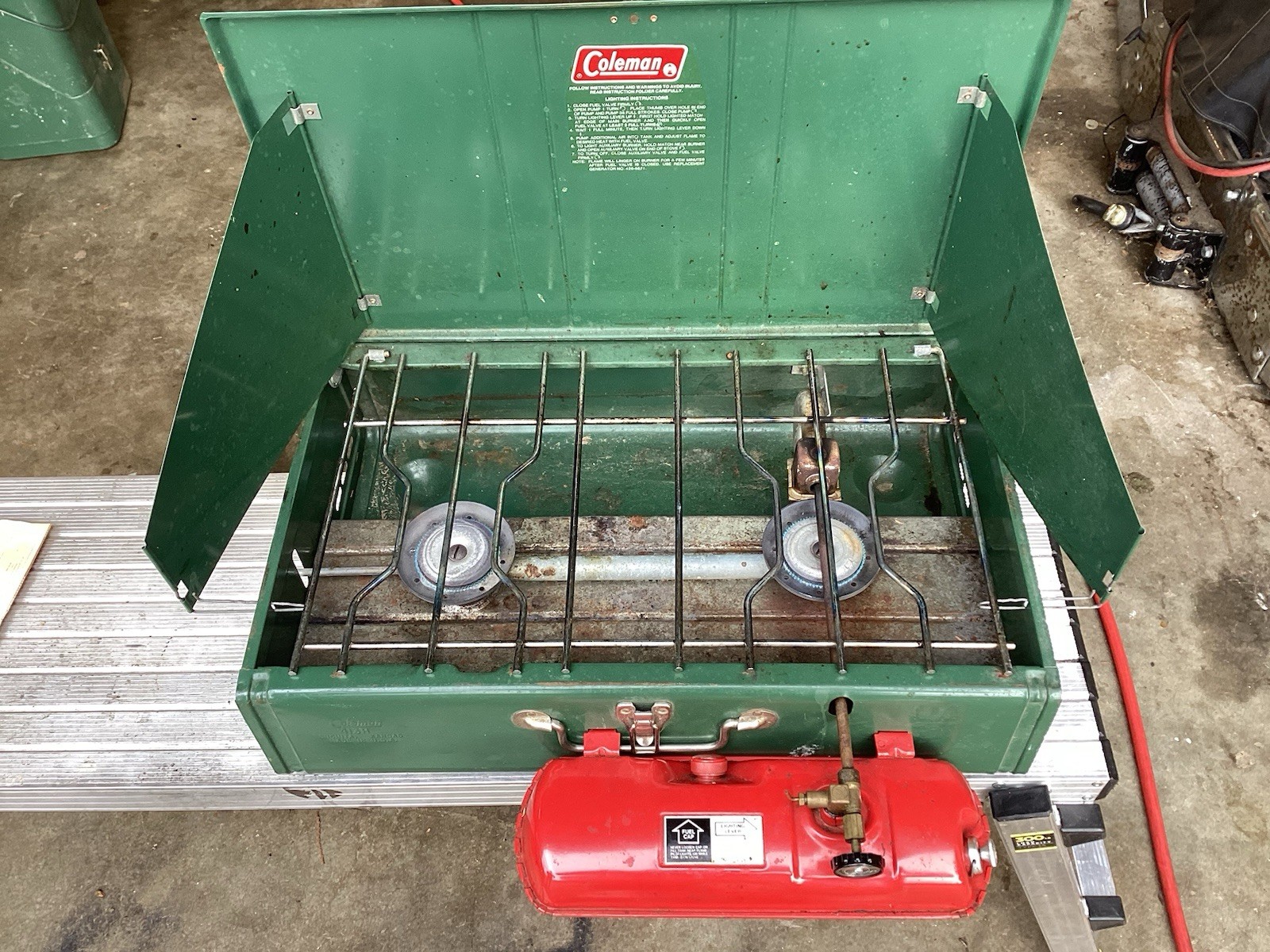 Coleman 413H 22”x13”x6” 2-Burner Gas Camp Stove – Working Order