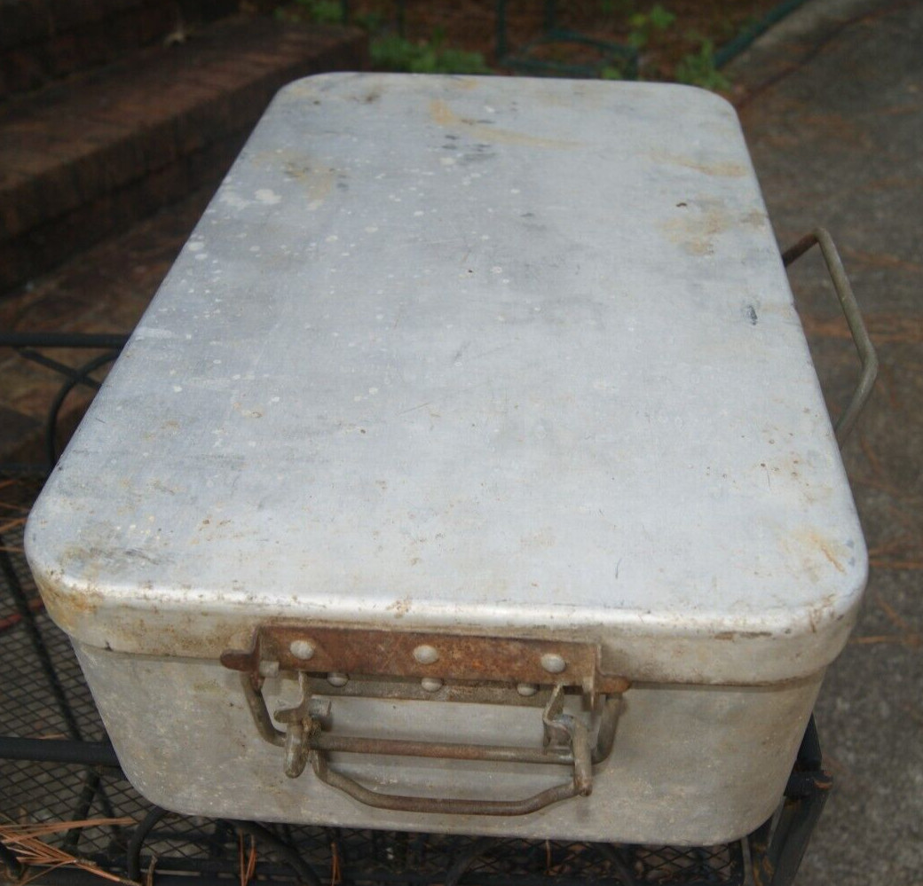 AGMCO 1944 2 BURNER MILITARY STOVE WITH ALUMINUM CASE
