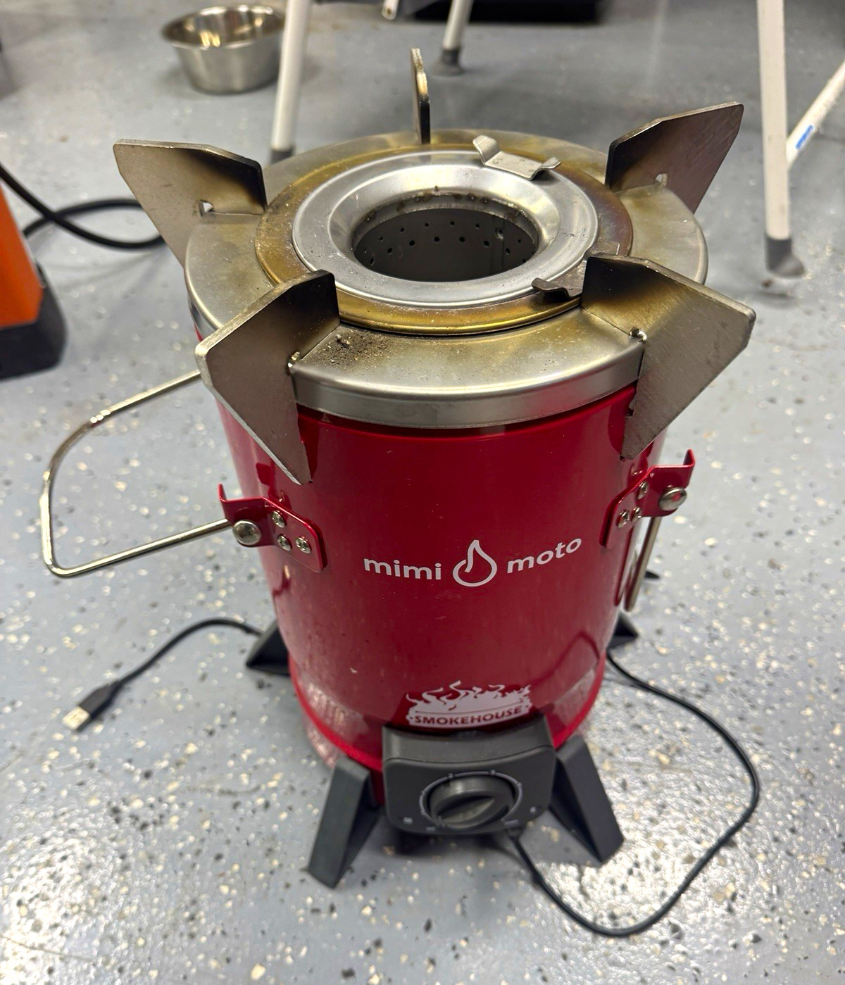 mimi moto Portable Electric 1-Burner Stove System for Camping, Red w/ USB Cable