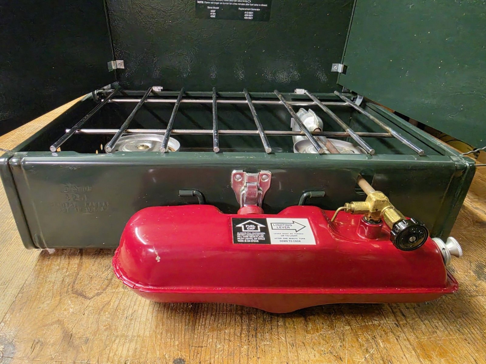 VTG Coleman 425F499 2 Burner Camp Stove w/ Original Box 5/1989 Classic Green USA