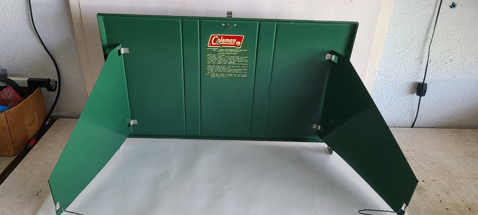 Coleman 413H Stove Lid w Wind Guards Two Burner Excellent Used Condition See Vid