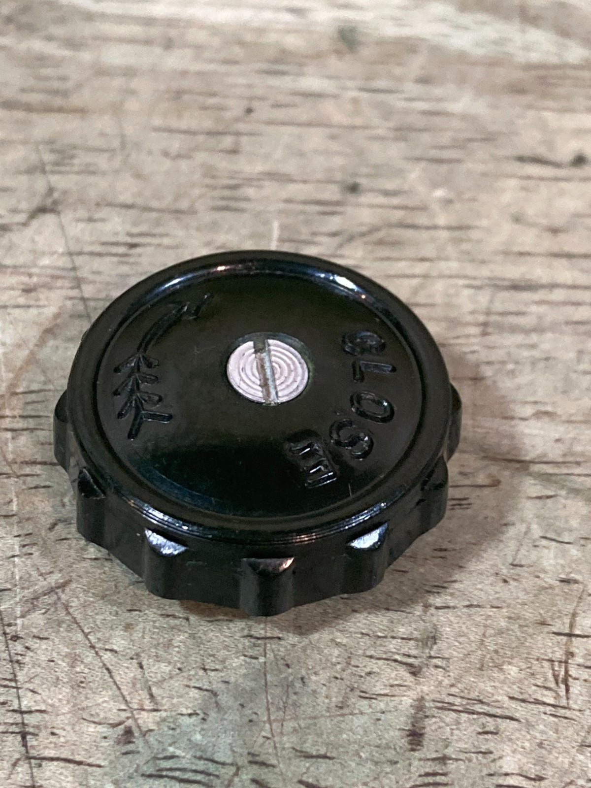 Rogers 523 Stove – Valve Wheel Knob and Screw – Off un-fired Stove