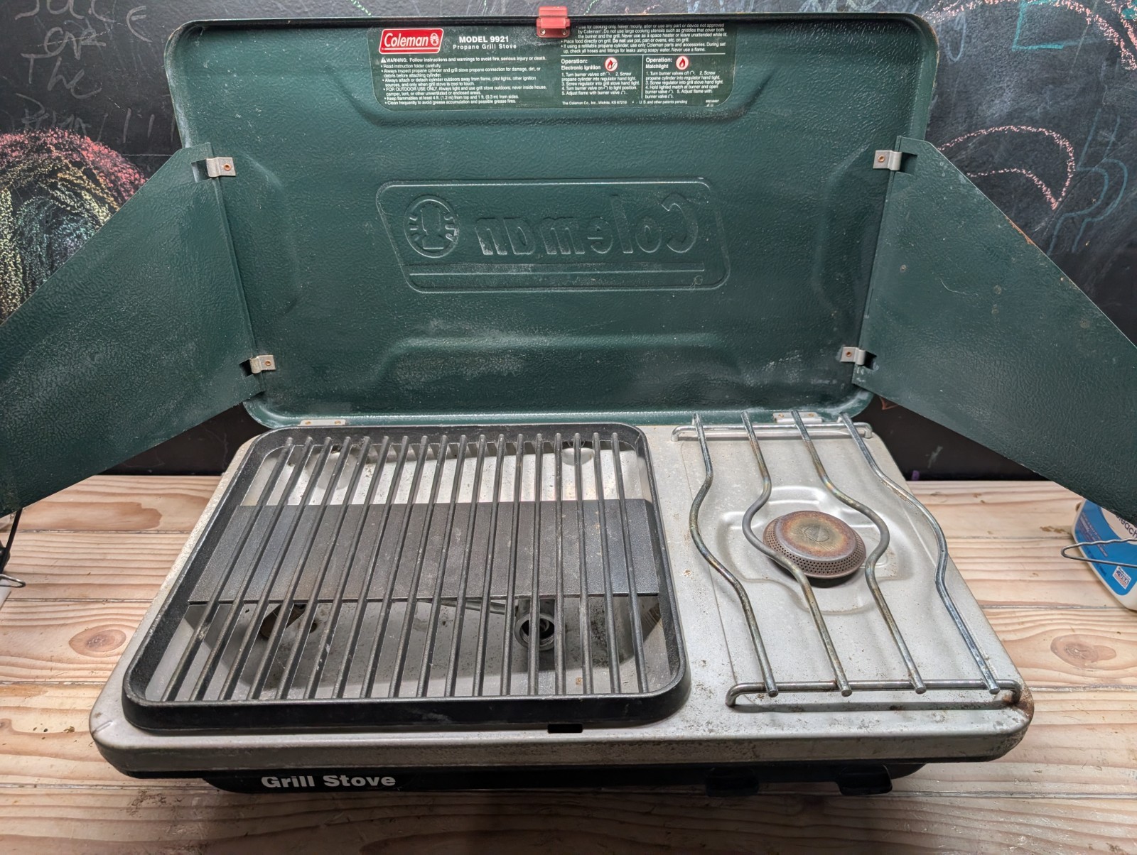 Coleman 9921 Portable Camp Stove Vintage Camping Cook Stove Metal Case