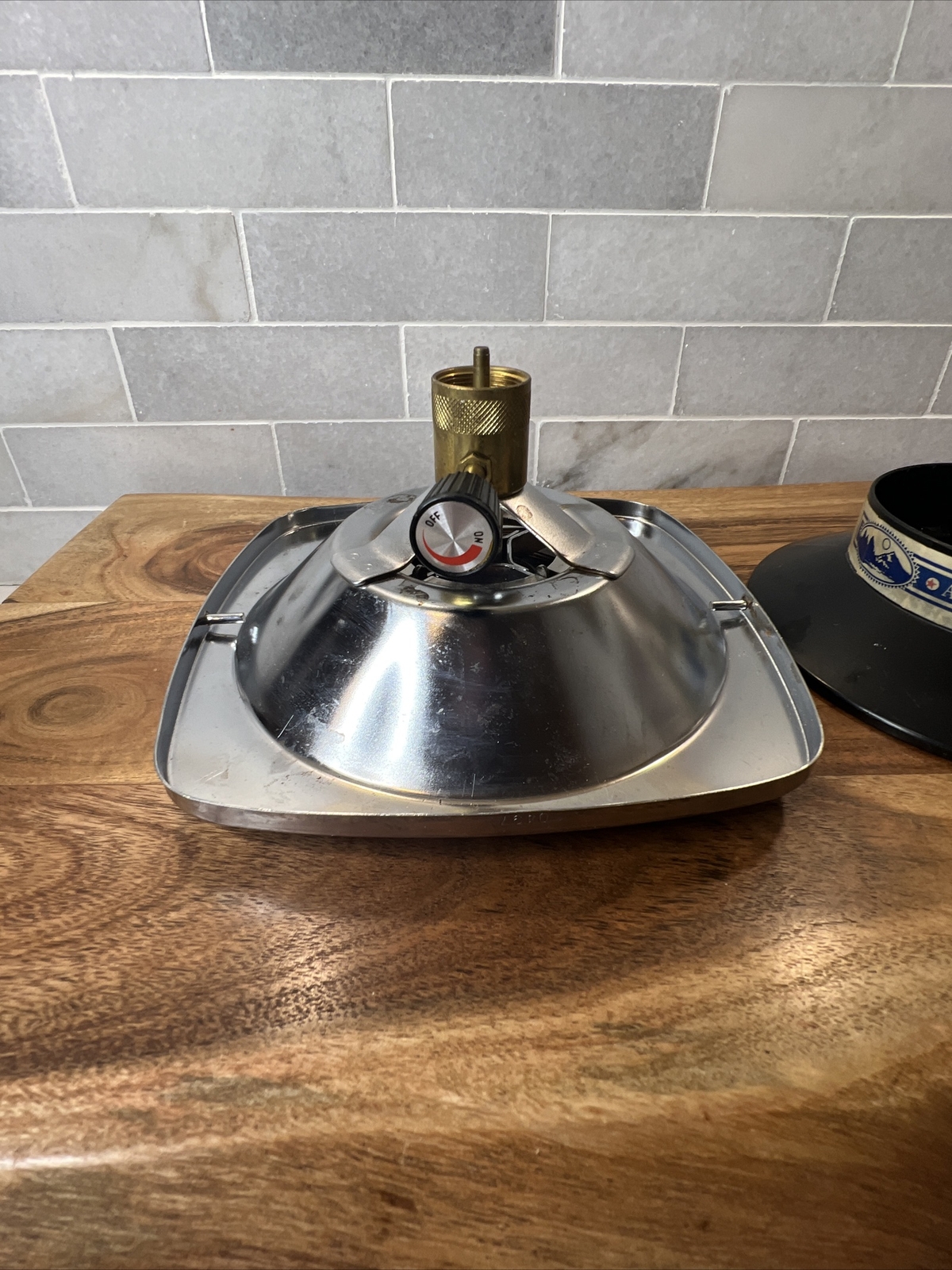 Greatland Single Burner Propane Camp Stove 8000 BTU 7″ Square – & Tank Holder