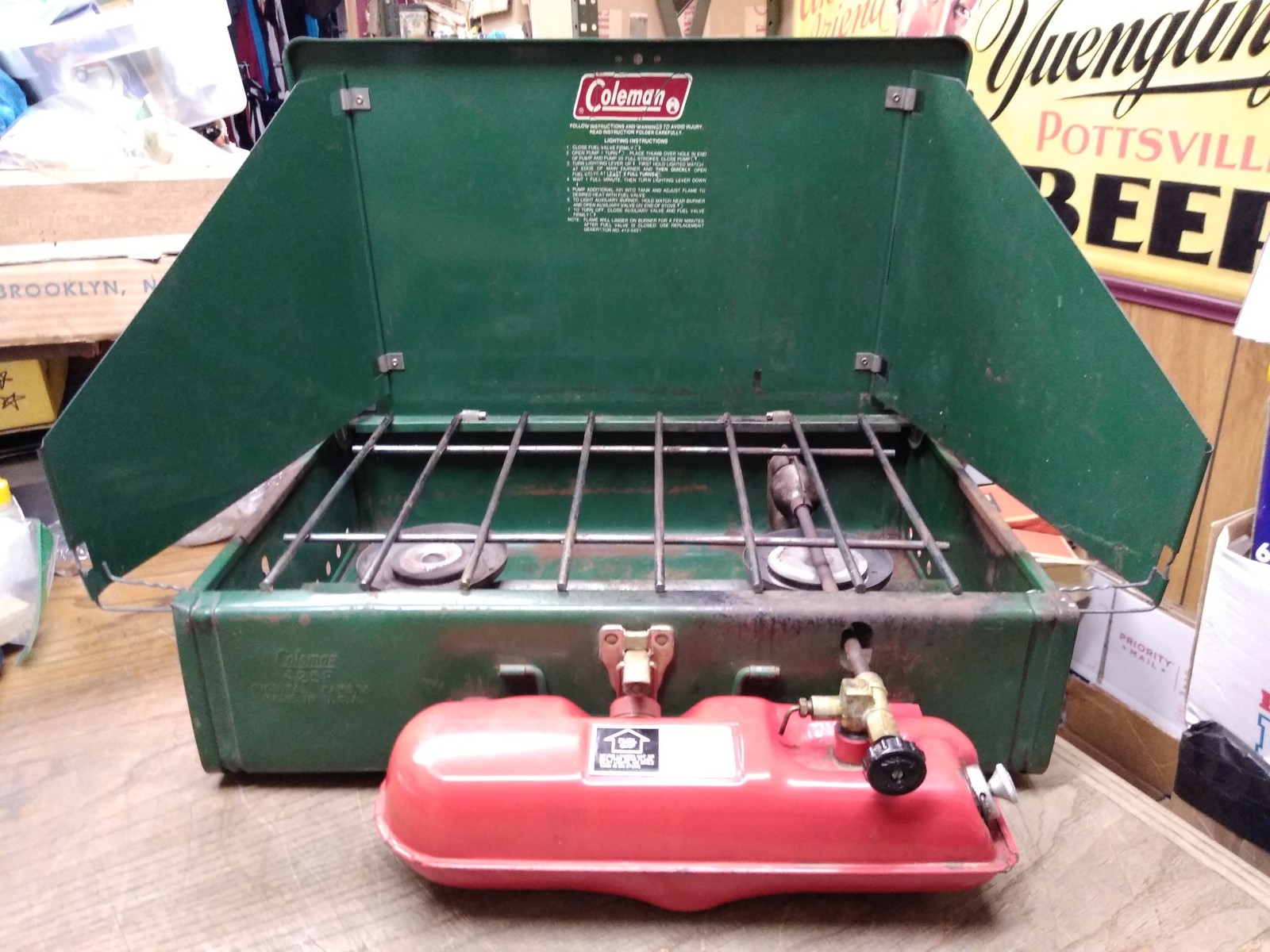 Vtg Coleman Model 425F 2 Burner Gas Fuel Green Portable Camping Stove 1984 USA!