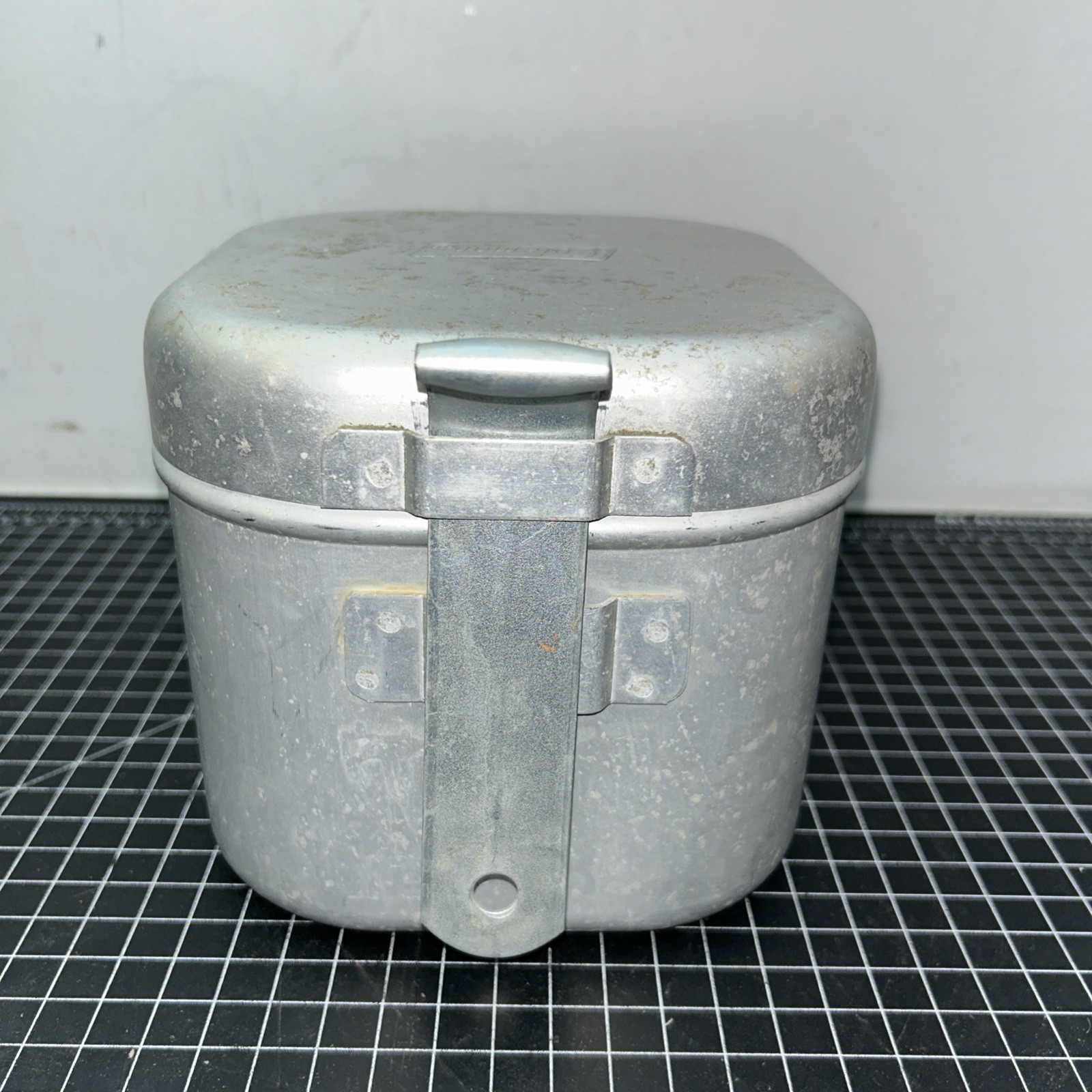 1967 COLEMAN SPORTSTER STOVE 502 W/ ALUMINUM CASE COOK POT