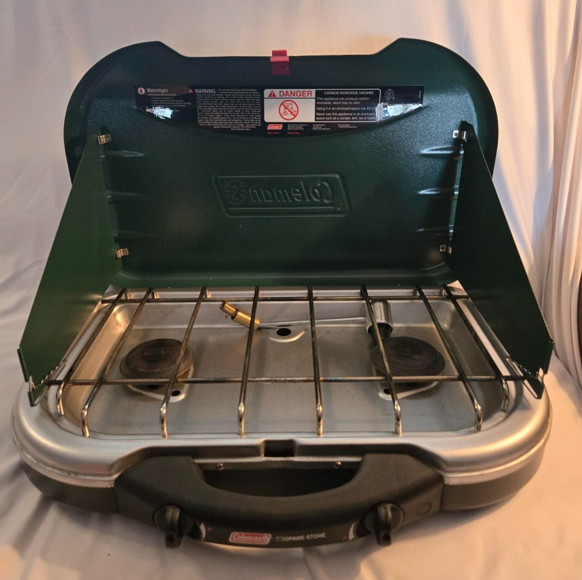 WORKS GOOD Coleman 2-Burner Propane CAMP STOVE w HANDLE 20,000 BTU Model 5469
