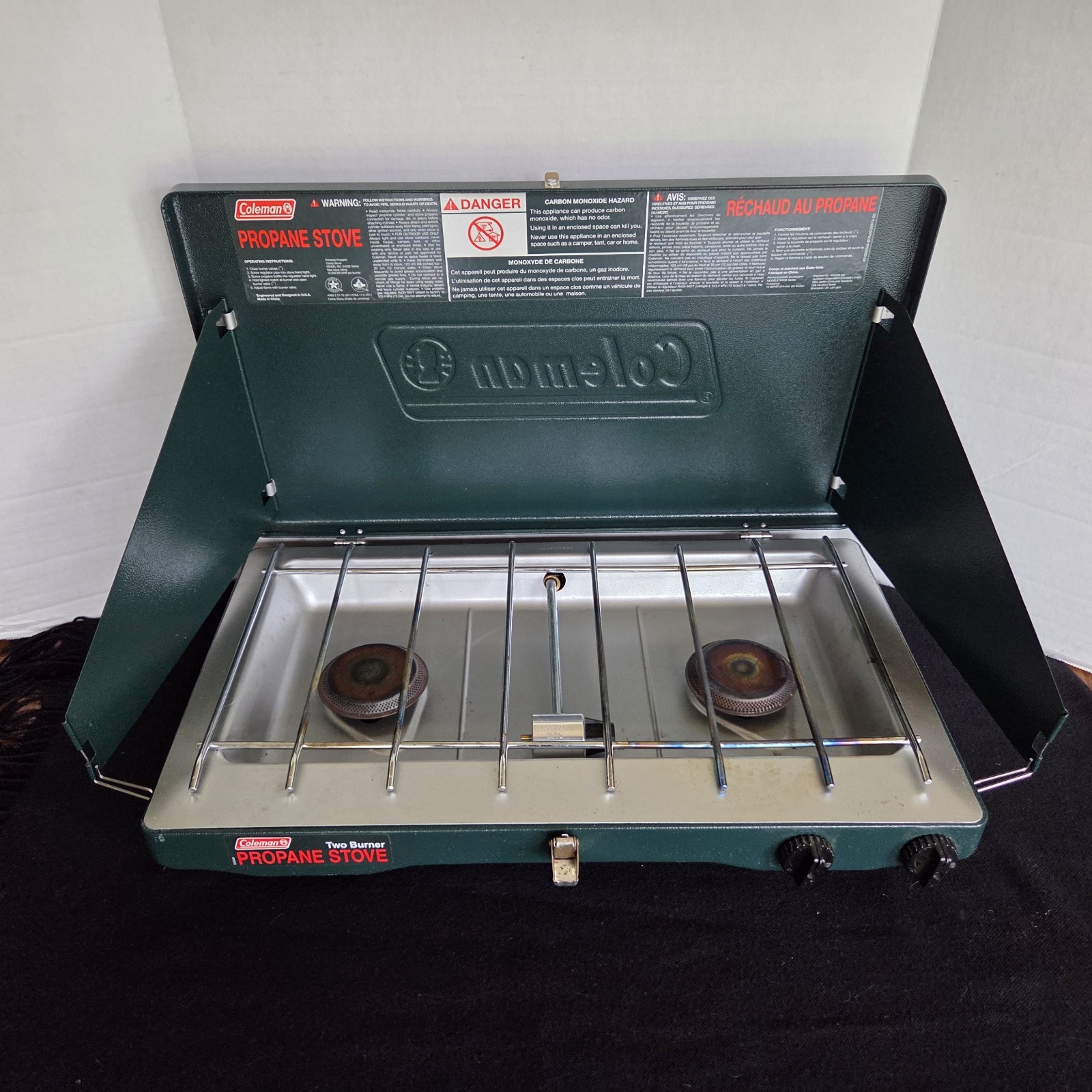 Coleman Two Burner Green Propane Camping Stove 5430E Series 10,000 BTU EUC