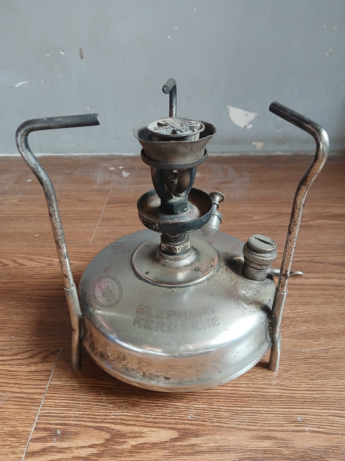 Rare vintage “ESSO” Gold mohar 1 F camping stove of 60’s made in India.