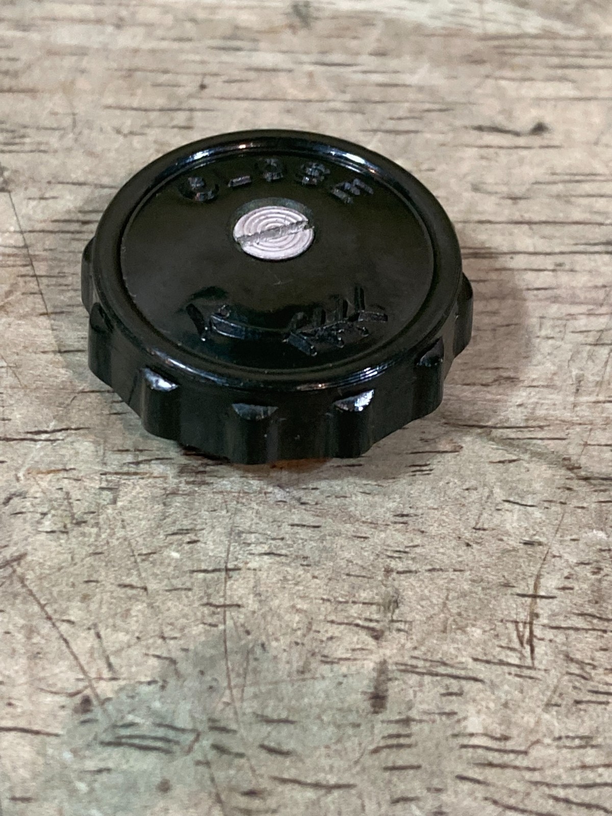 Rogers 523 Stove – Valve Wheel Knob and Screw – Off un-fired Stove
