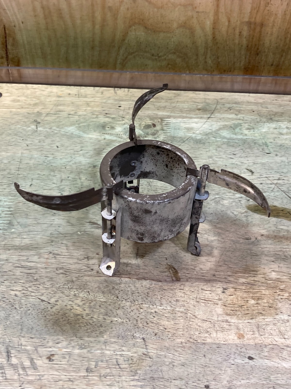 M1950 Rogers Stove – Grate – Discoloration – From Un-fired Stove
