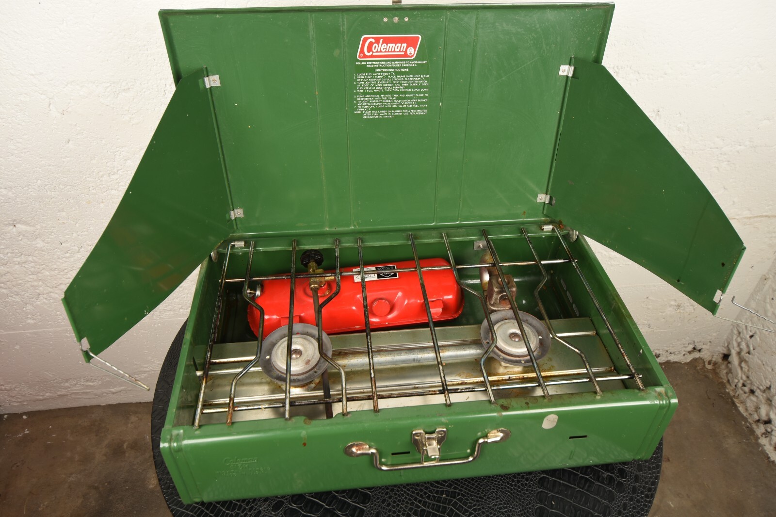 1980’S Coleman Two Burner Camp Stove 413H w/ Box Preowned Working W/Tank