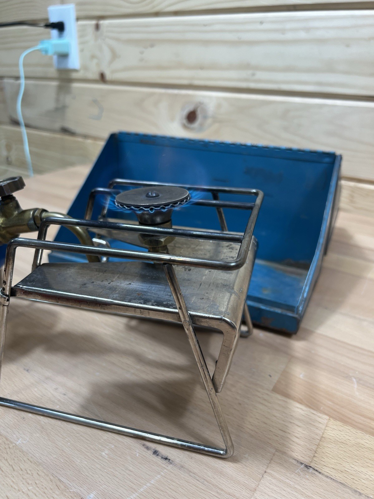 Vtg Rare Turner Portable Single Burner Propane Gas Cap Stove L-104 W/ Box Works