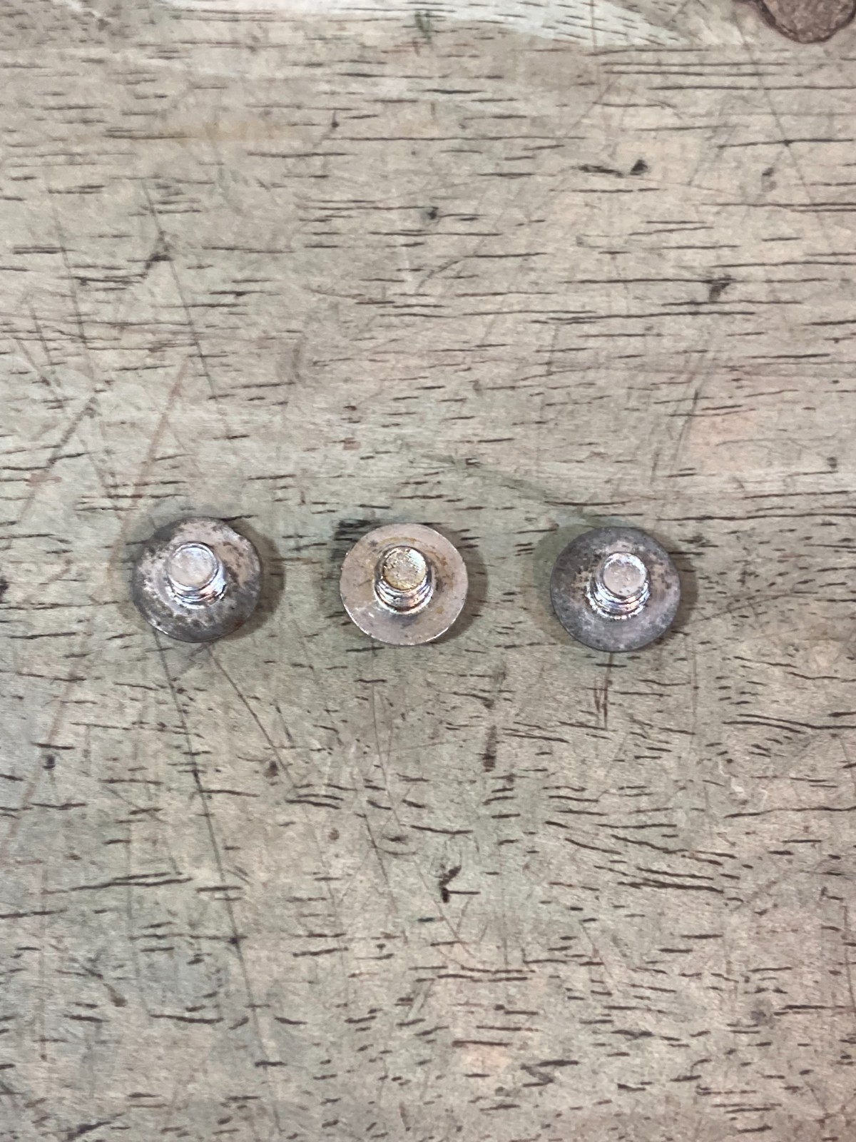 M1950 Coleman Stove – Grate Screw Set