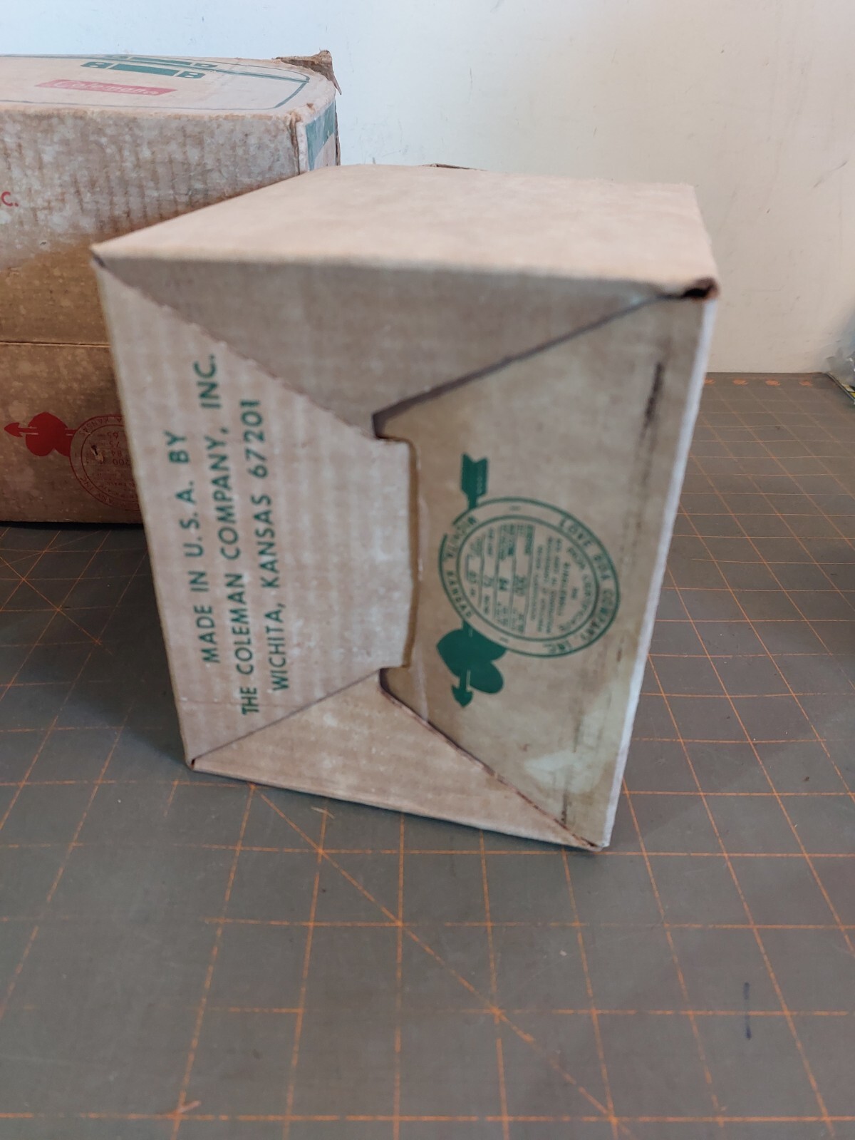 COLEMAN 502-700 SINGLE BURNER CAMP STOVE 1970 w BOX 502-800 Kit