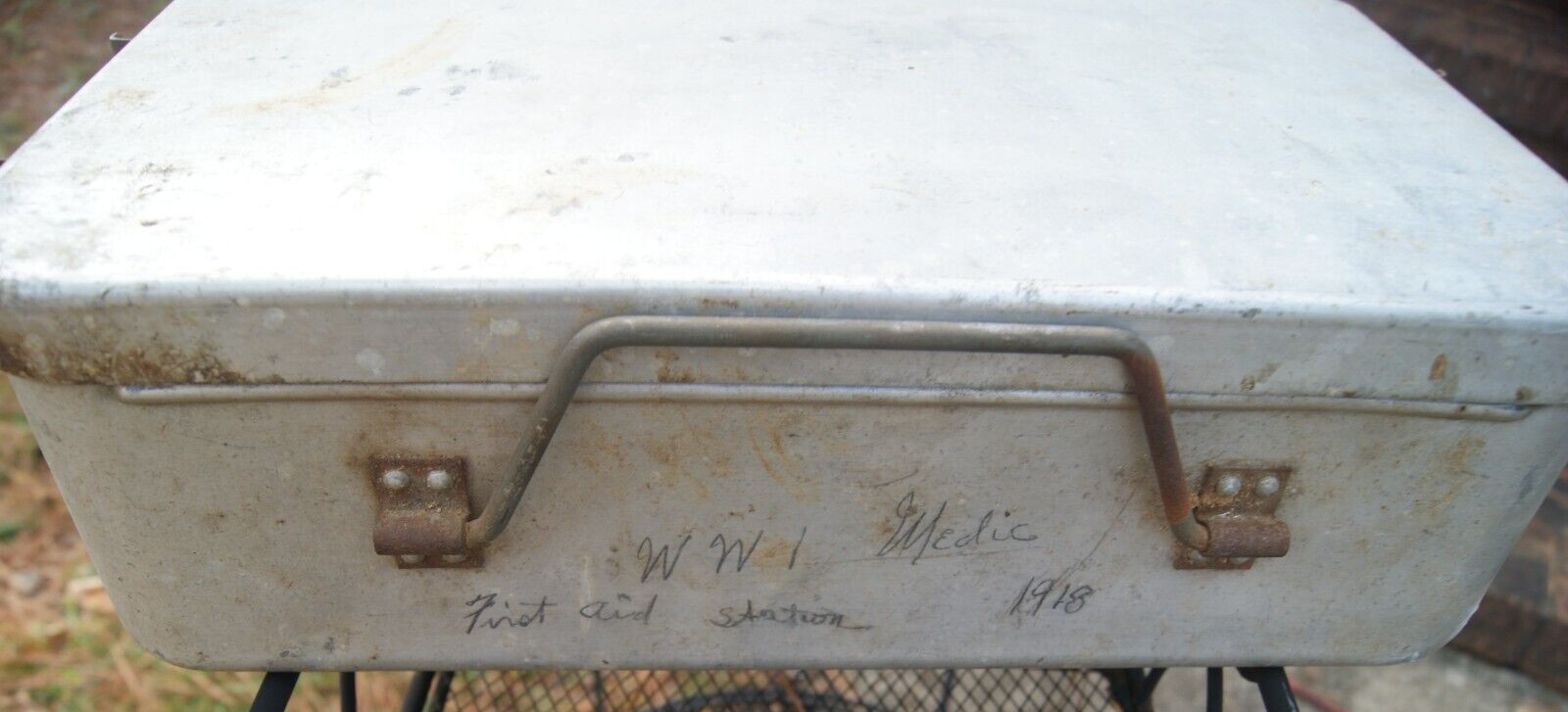 AGMCO 1944 2 BURNER MILITARY STOVE WITH ALUMINUM CASE