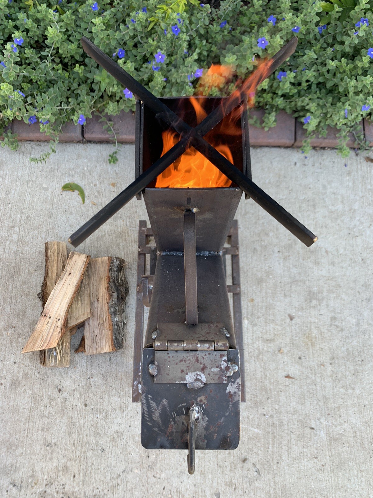 LAREDOS BLACKSMITHS PORTABLE ROCKET STOVE 2YRS WARRANTY