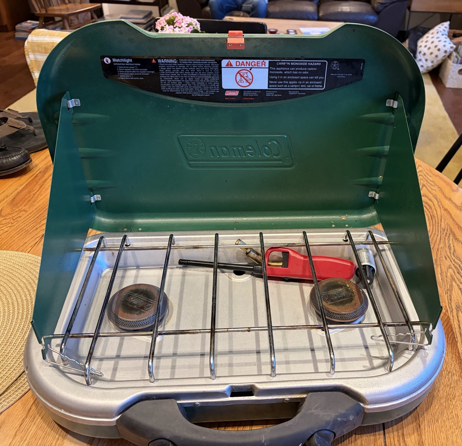 COLEMAN MODEL 5469 SERIES 10,000 BTU 2 BURNER PROPANE CAMPING STOVE