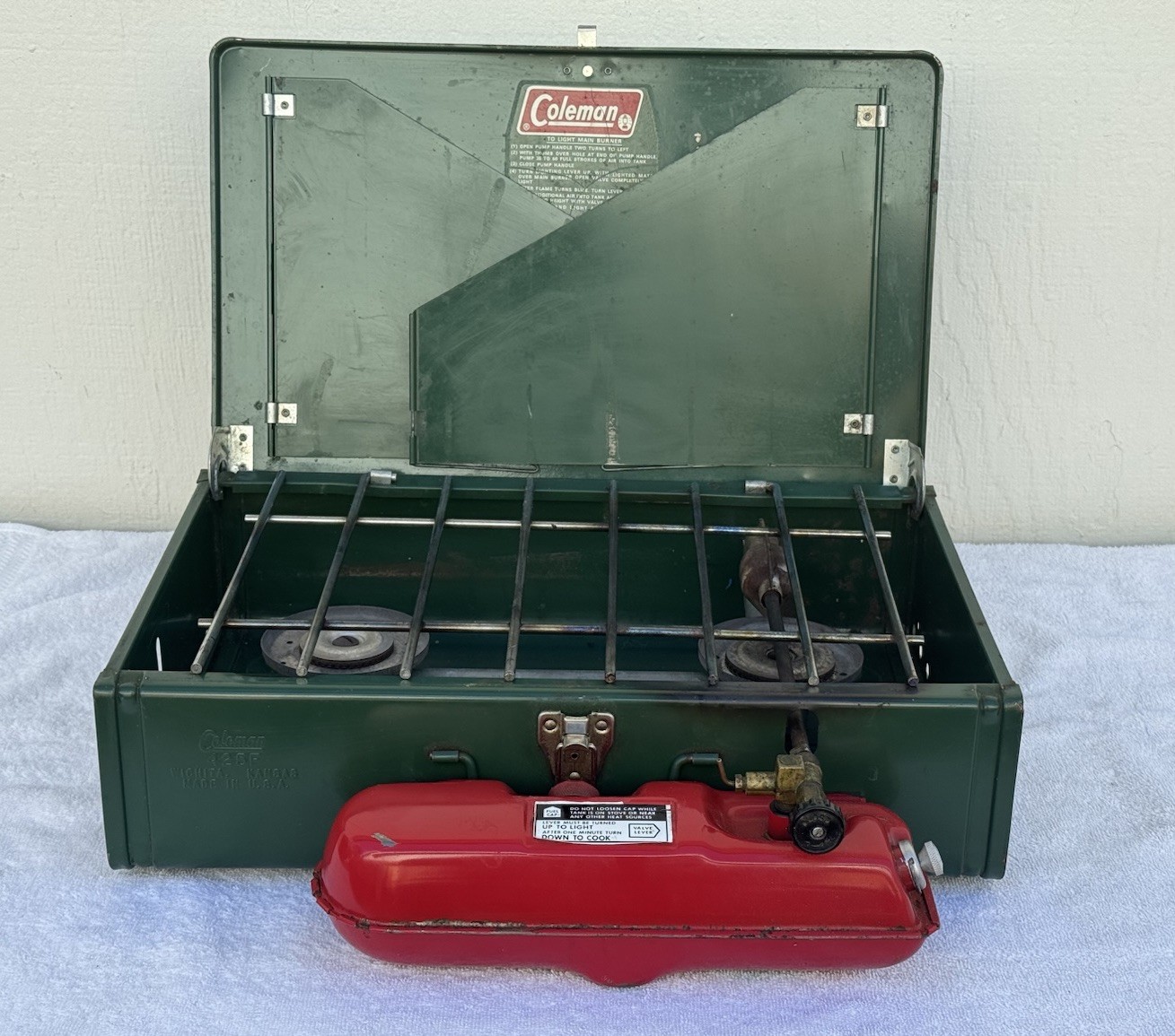 Coleman 425f Two Burner Stove With Box – Set Up For Dual Fuel