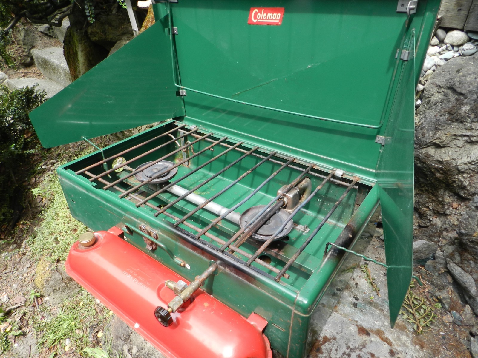 Vintage Coleman 413E 2Brnr Camp Stove (1950s-60s) Green