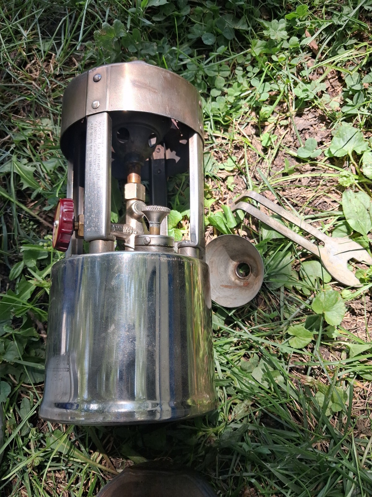 Coleman B46 Model No. 530 GI Pocket Stove with Case Funnel Vintage NO RESERVE