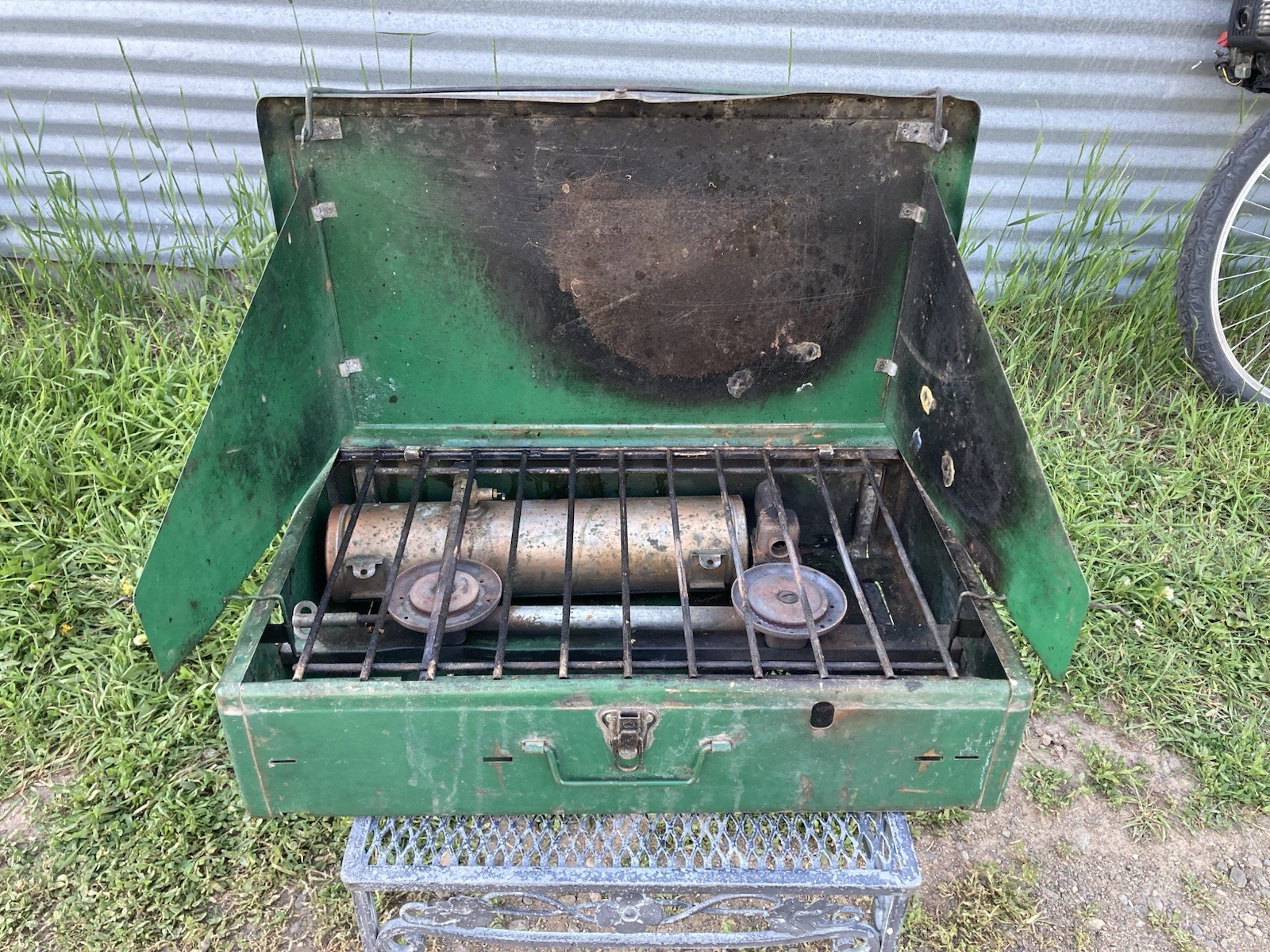 Rare, Vintage 1950s Coleman Model 413D Stove 2 Burner Classic w/Cylindrical Tank