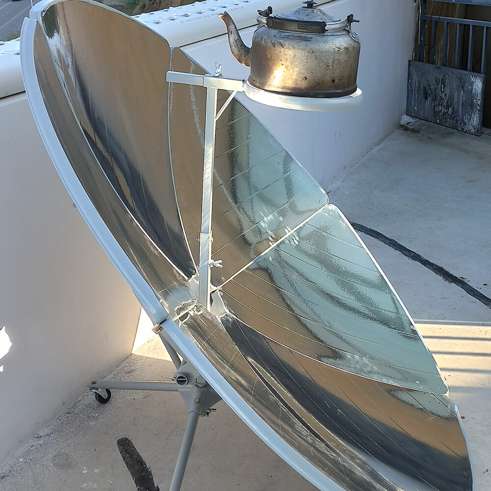 1800W Parabolic Solar Cooker High Efficiency Sun Oven 700-1000°C Outdoor Camping