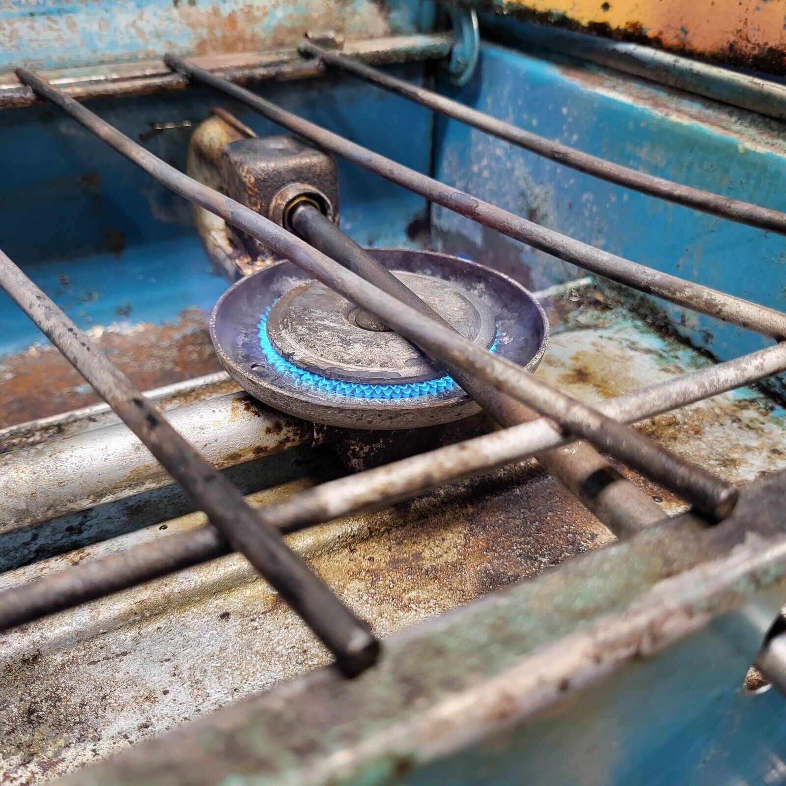 Vintage Sears 476.74970 Two Burner Camp Stove with Tank Blue Yellow Dated 1/66