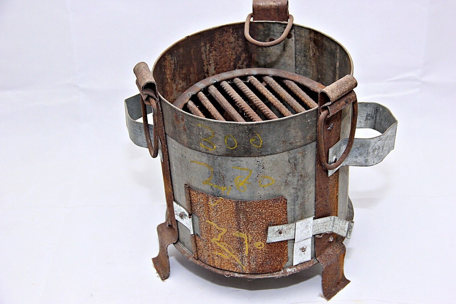 Vintage Iron Sigdi Angeethi: Traditional Indian Stove, Heater & Ashtray