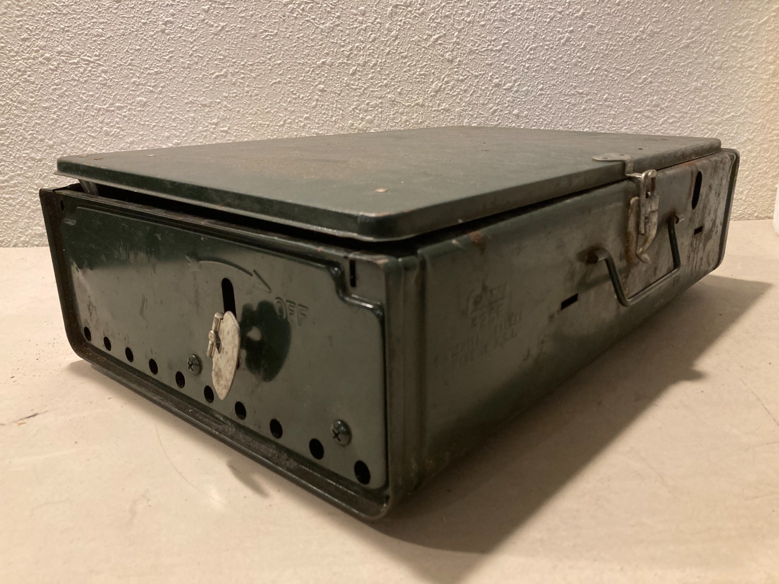 Vintage COLEMAN 425F DUAL BURNER CAMP STOVE