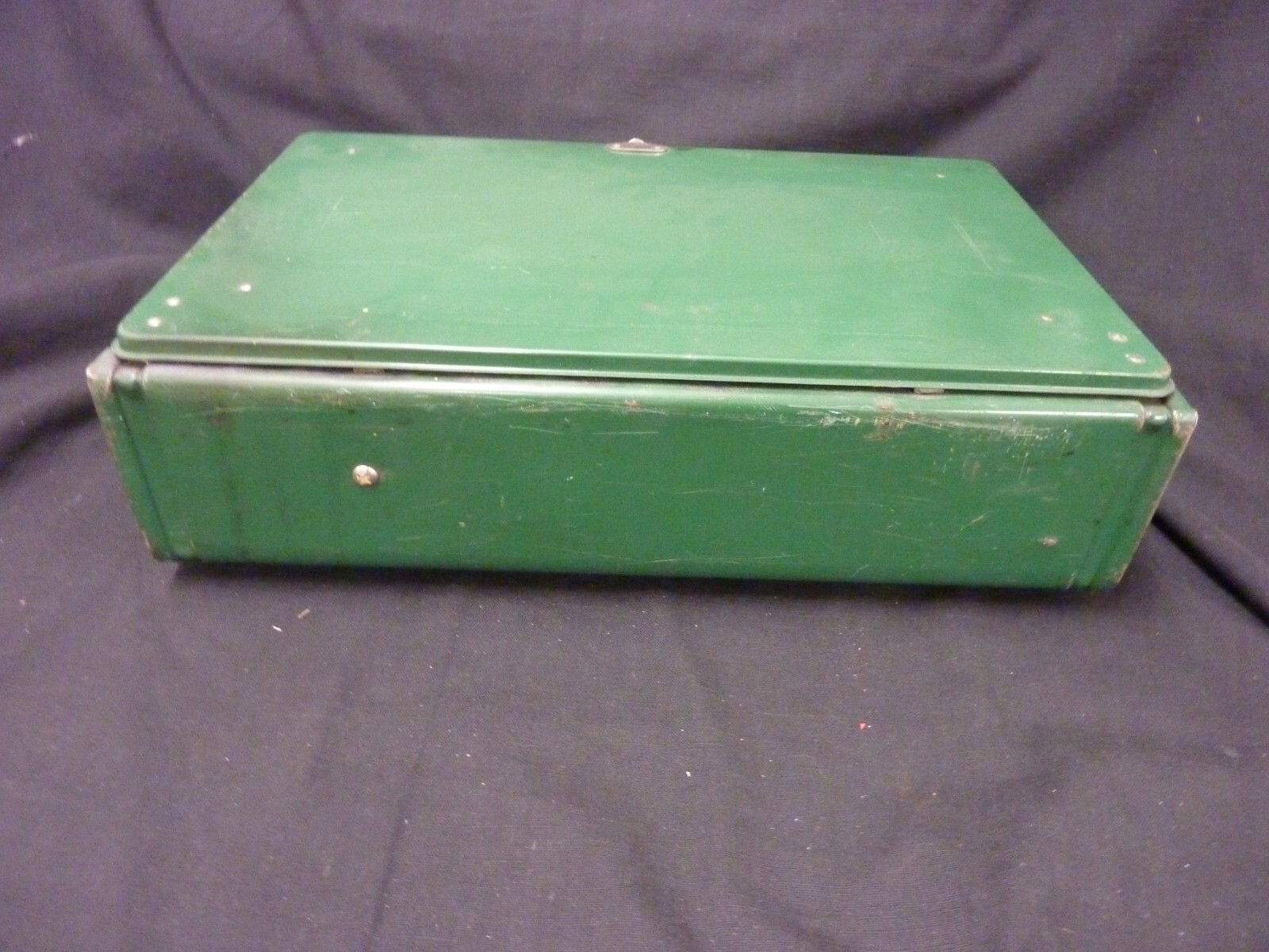 VINTAGE COLEMAN MODEL 425F GAS PORTABLE CAMP STOVE 2 BURNER GREEN