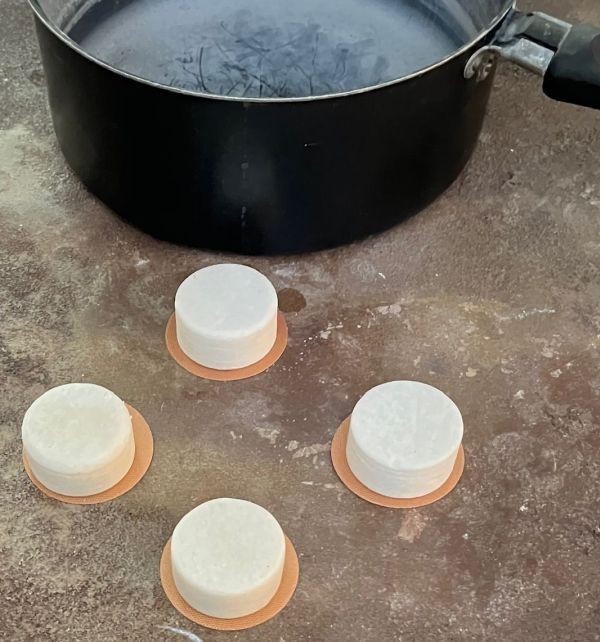 SimpleStove – 4 SnowStones absorb alcohol, you can simmer or cook fast
