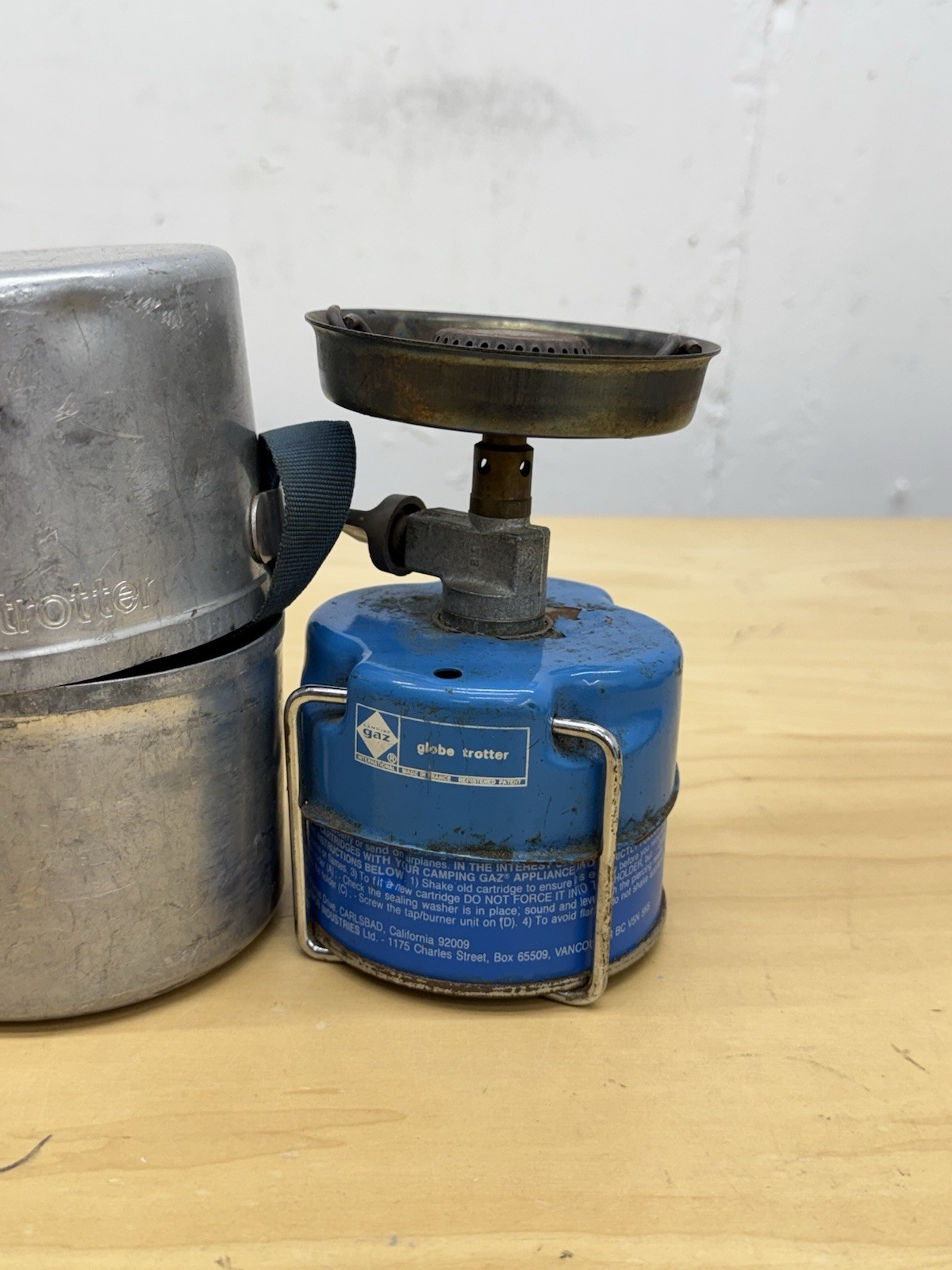 GAZ GLOBE TROTTER BACKPACK STOVE WITH METAL CANISTER BUTANE POT
