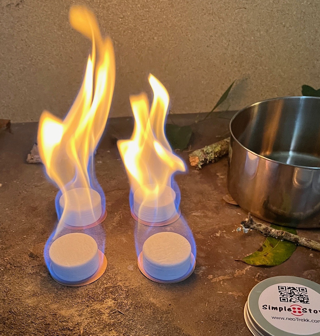 SimpleStove – 4 SnowStones absorb alcohol, you can simmer or cook fast