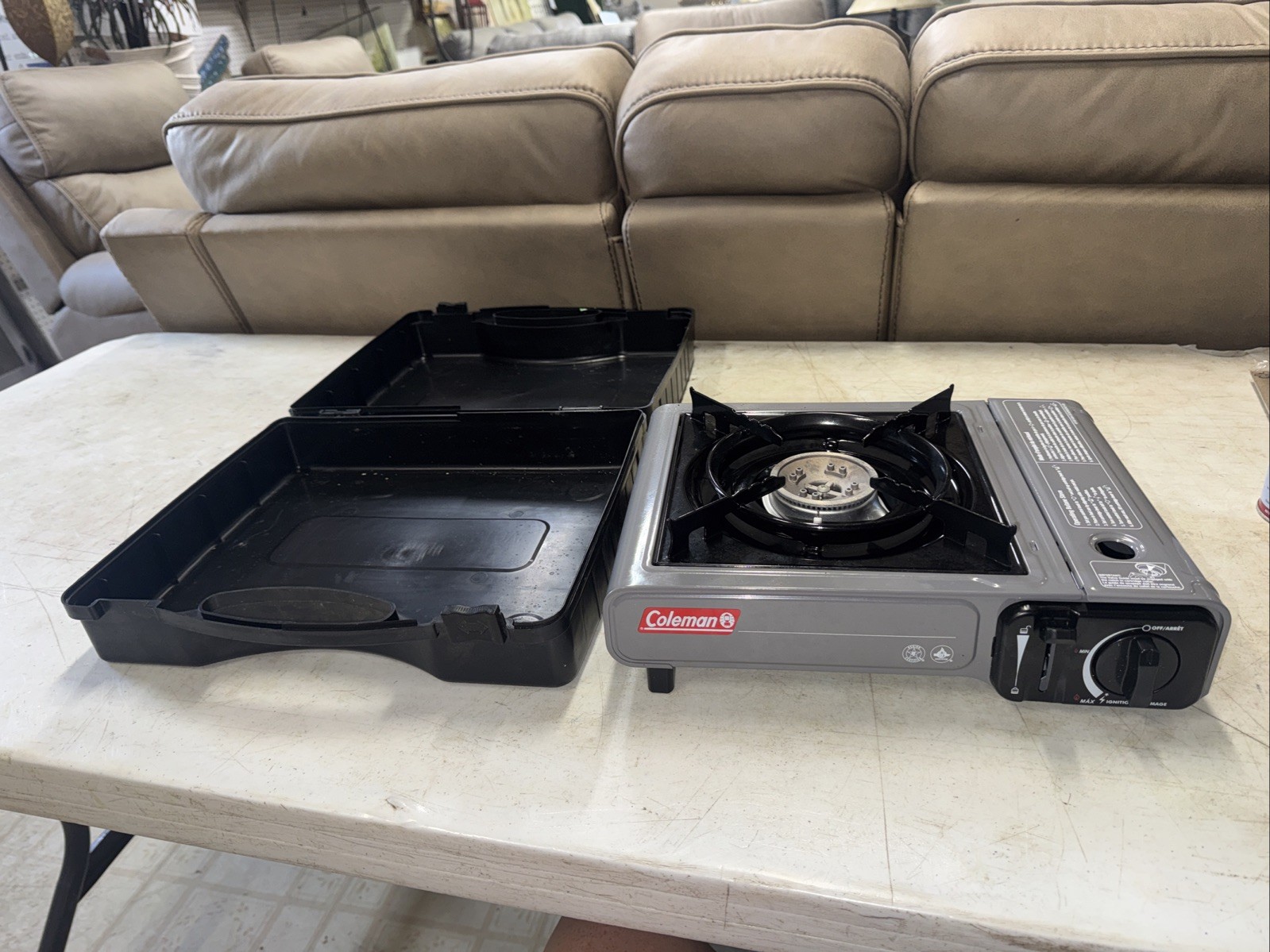 COLEMAN PORTABLE BUTANE CAMPING STOVE W/ CASE MODEL 2800 SERIES