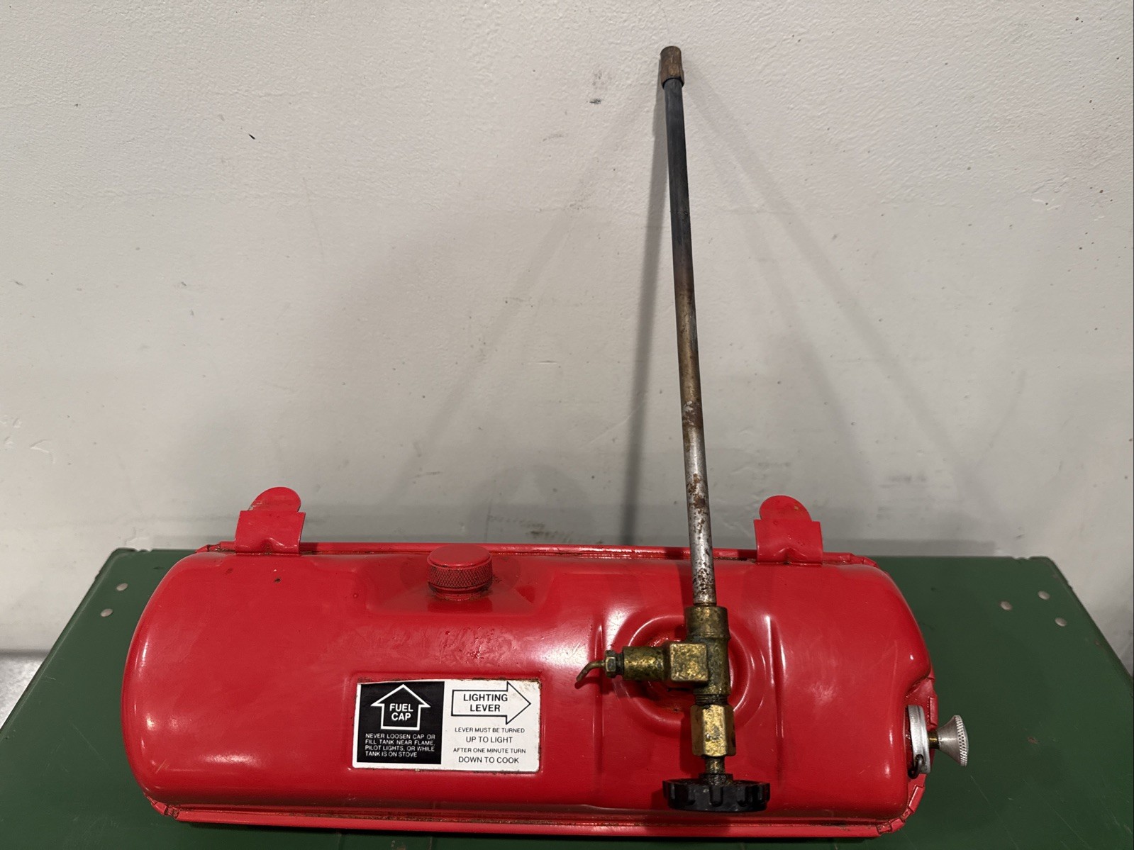 Vintage Coleman 413H 2-Burner Liquid Fuel Camp Stove Made in USA Green