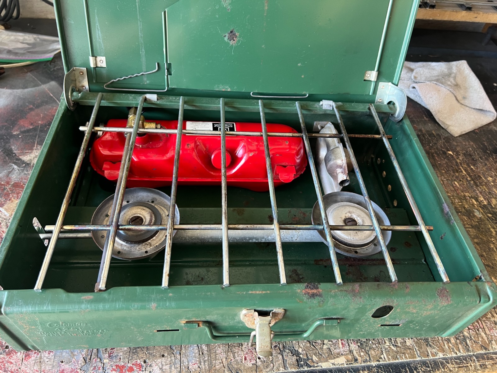 Coleman 425F Two Burner Gas Stove EX 11/82