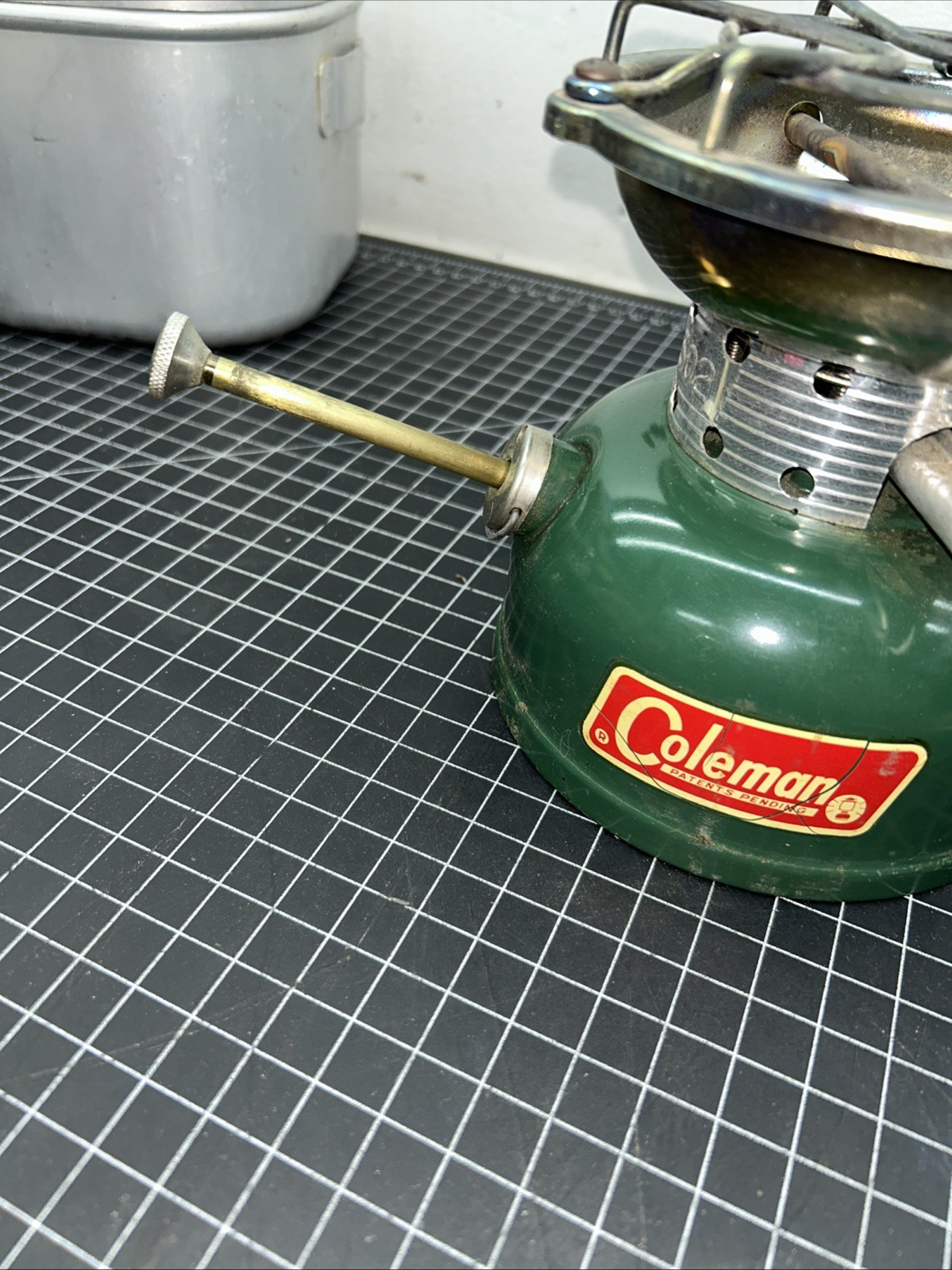 1967 COLEMAN SPORTSTER STOVE 502 W/ ALUMINUM CASE COOK POT