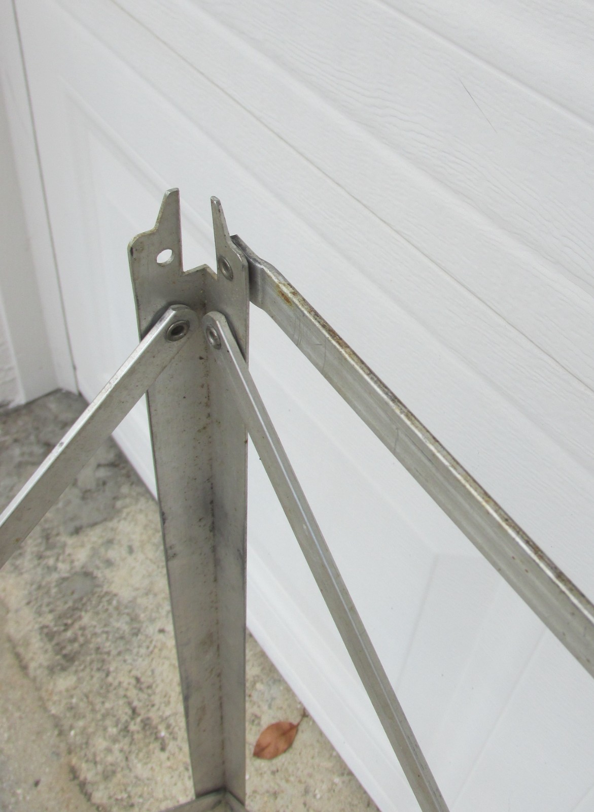 Vintage Coleman Folding Aluminum High Stand for Camping/Cooler/Stove 26″ Tall
